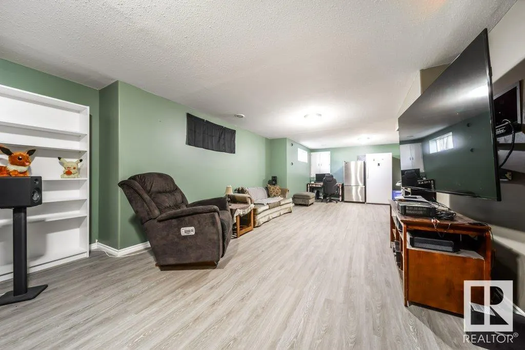 14 WOODS Court