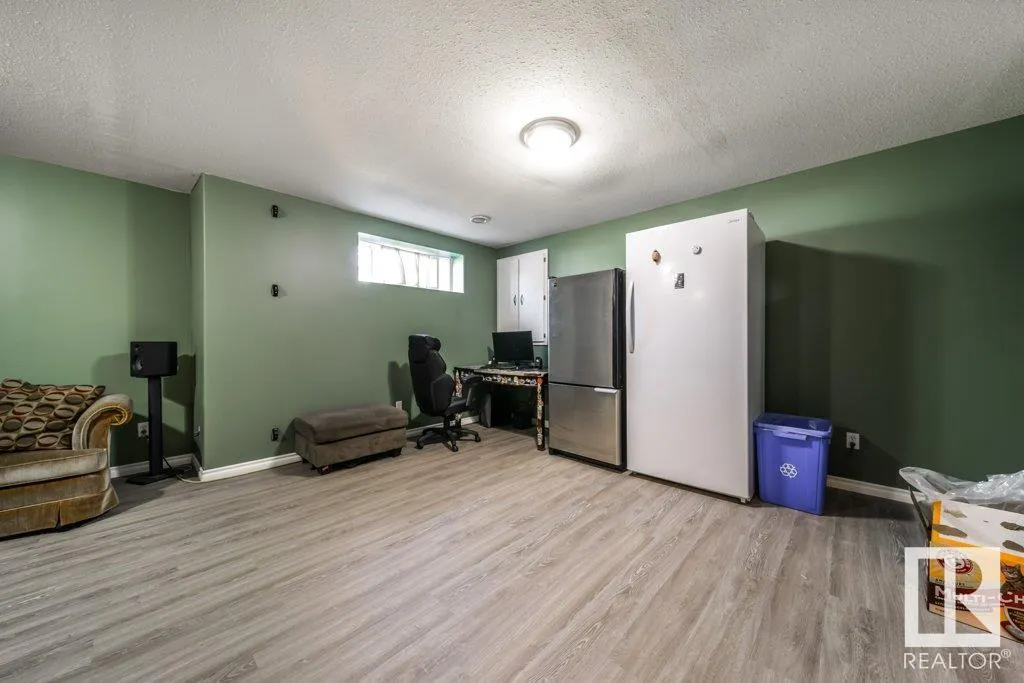 14 WOODS Court