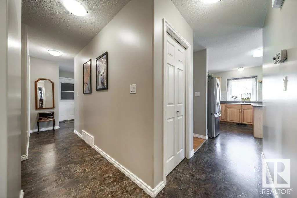 14 WOODS Court