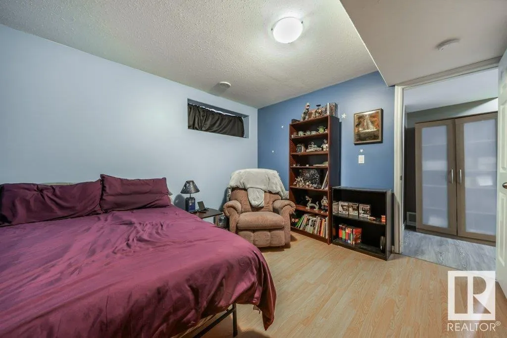 14 WOODS Court