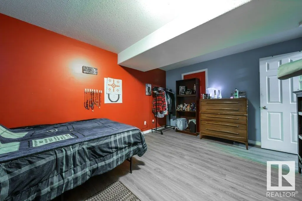 14 WOODS Court