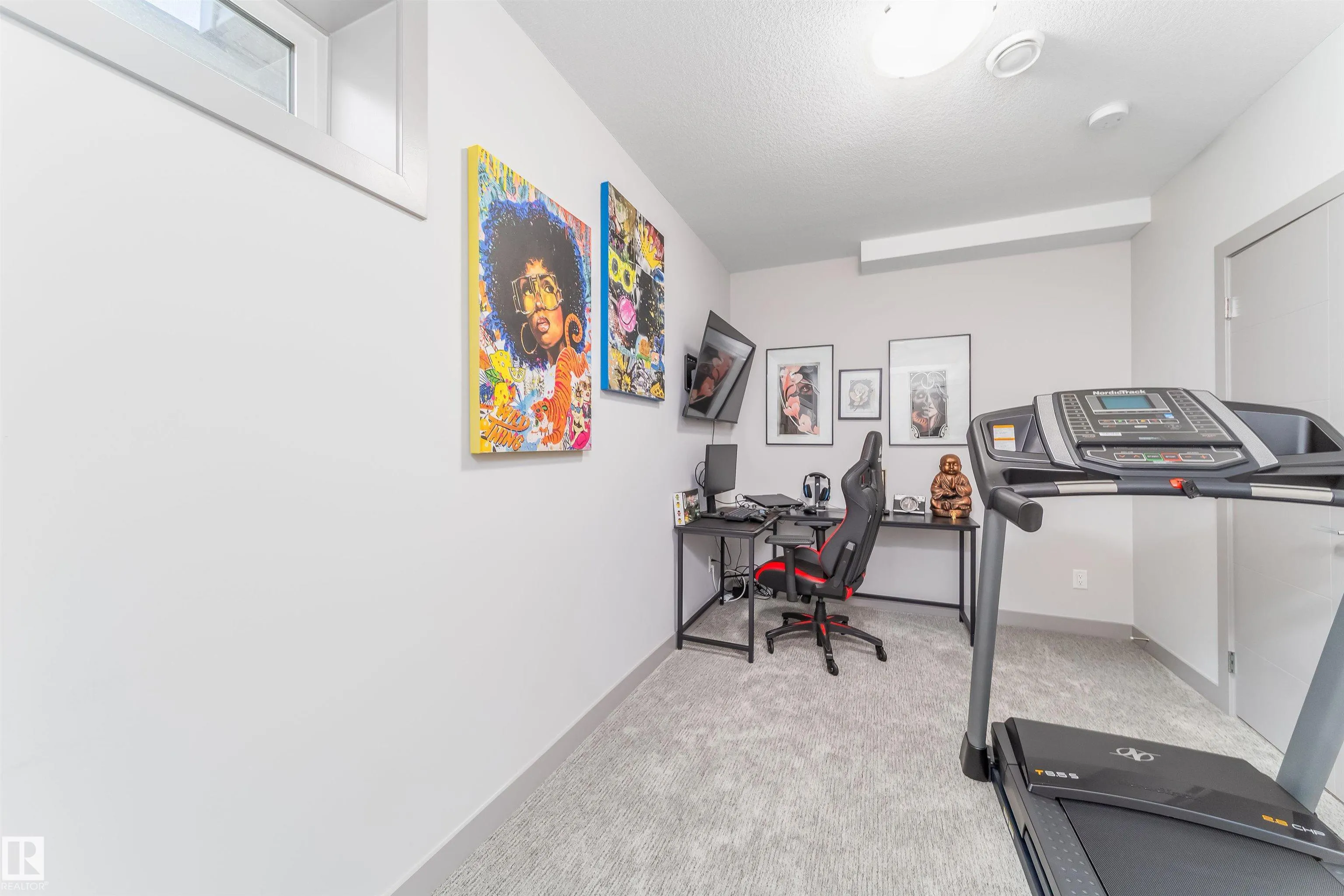 24 McKenzie Close