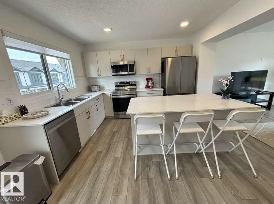 1025 Secord Promenade