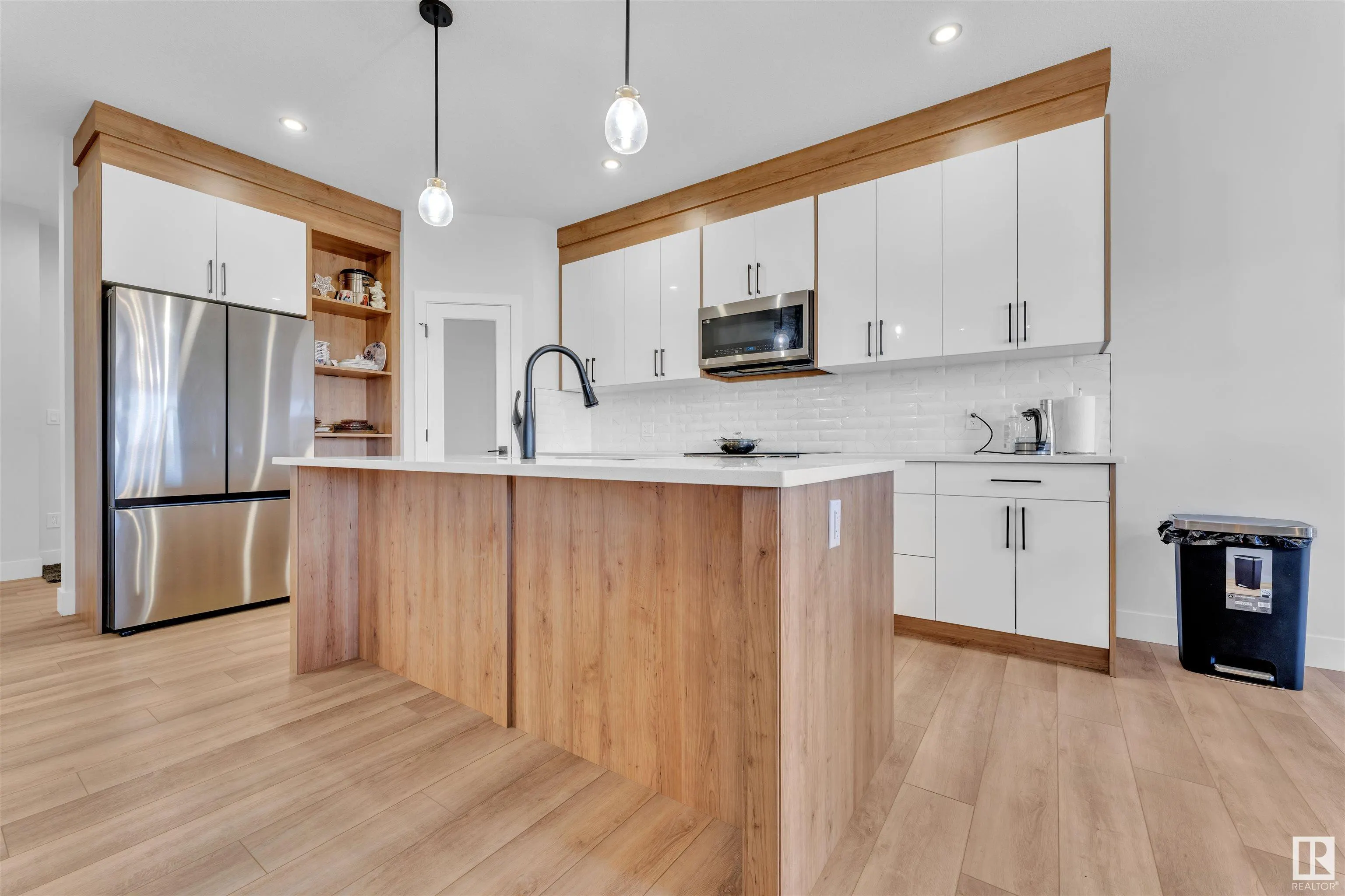 52 AMBERLEY Bay