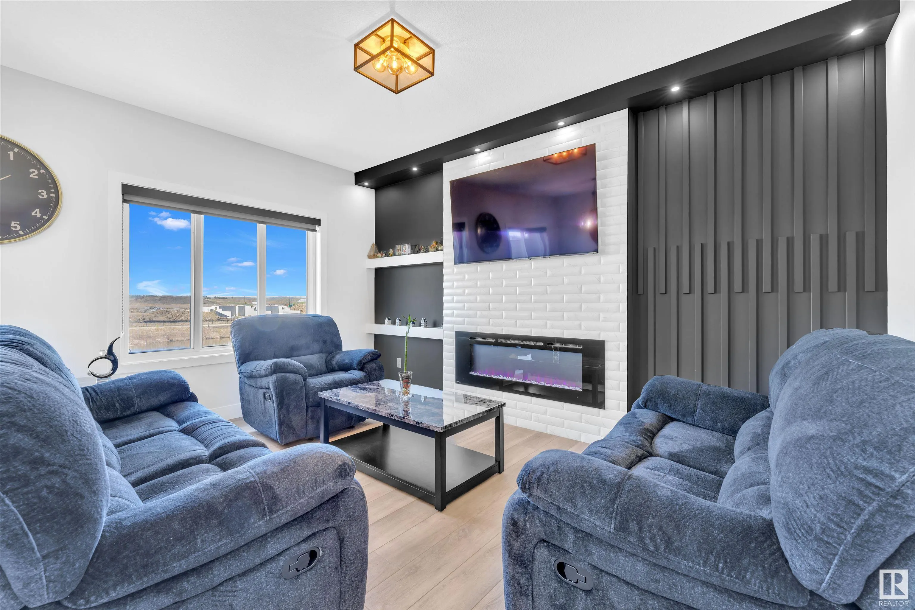 52 AMBERLEY Bay