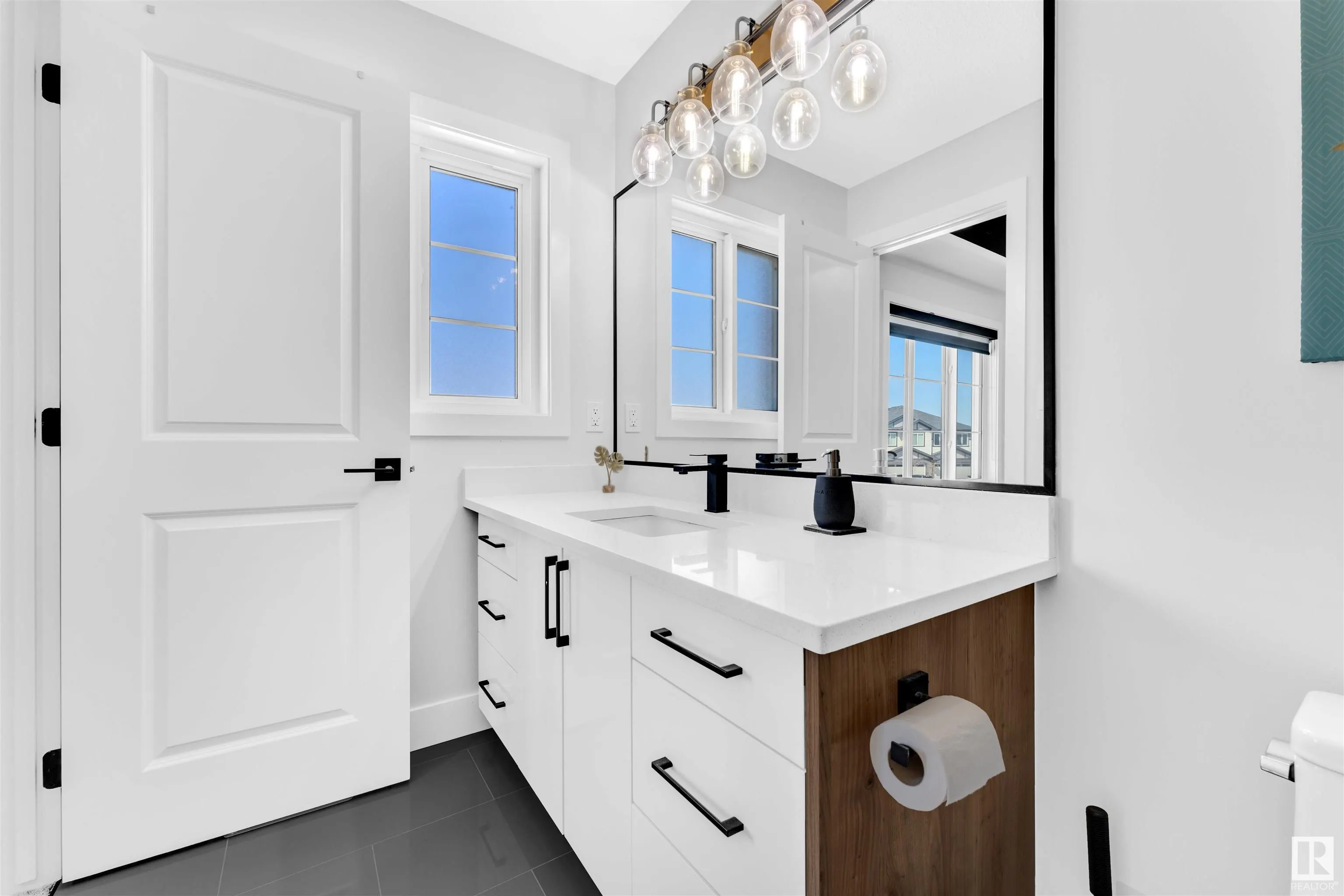 52 AMBERLEY Bay