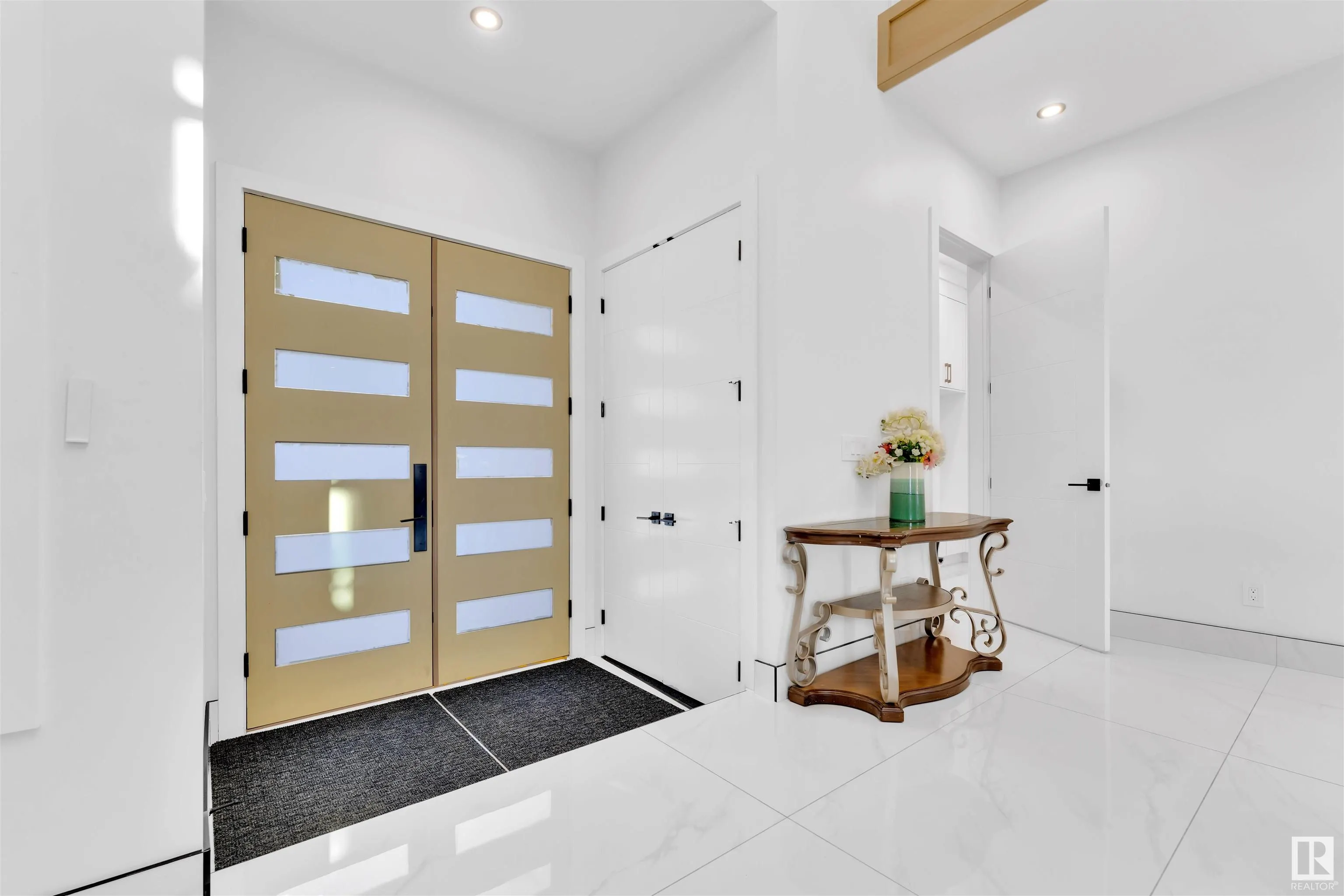 1704 19 Street