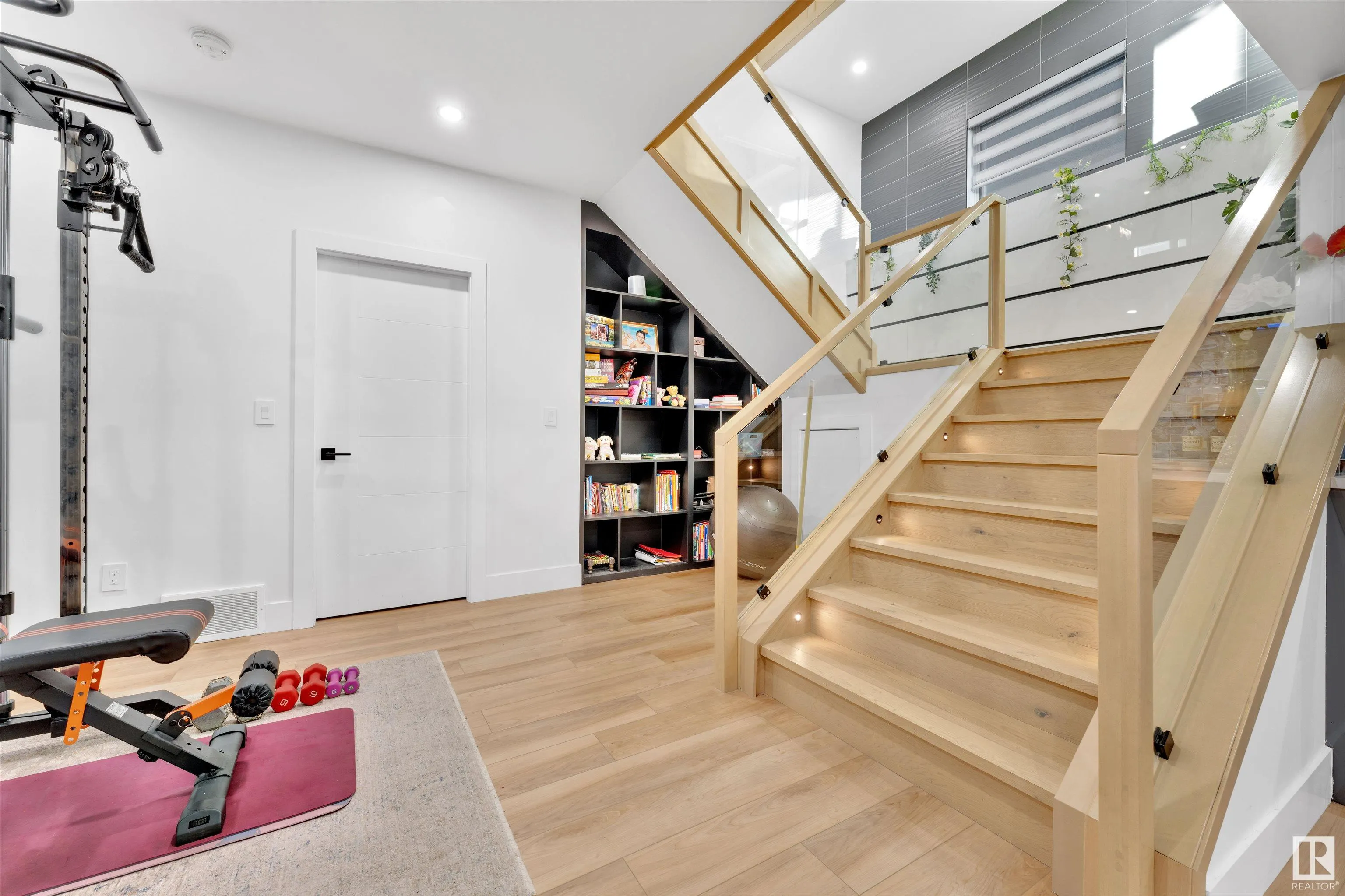 1704 19 Street