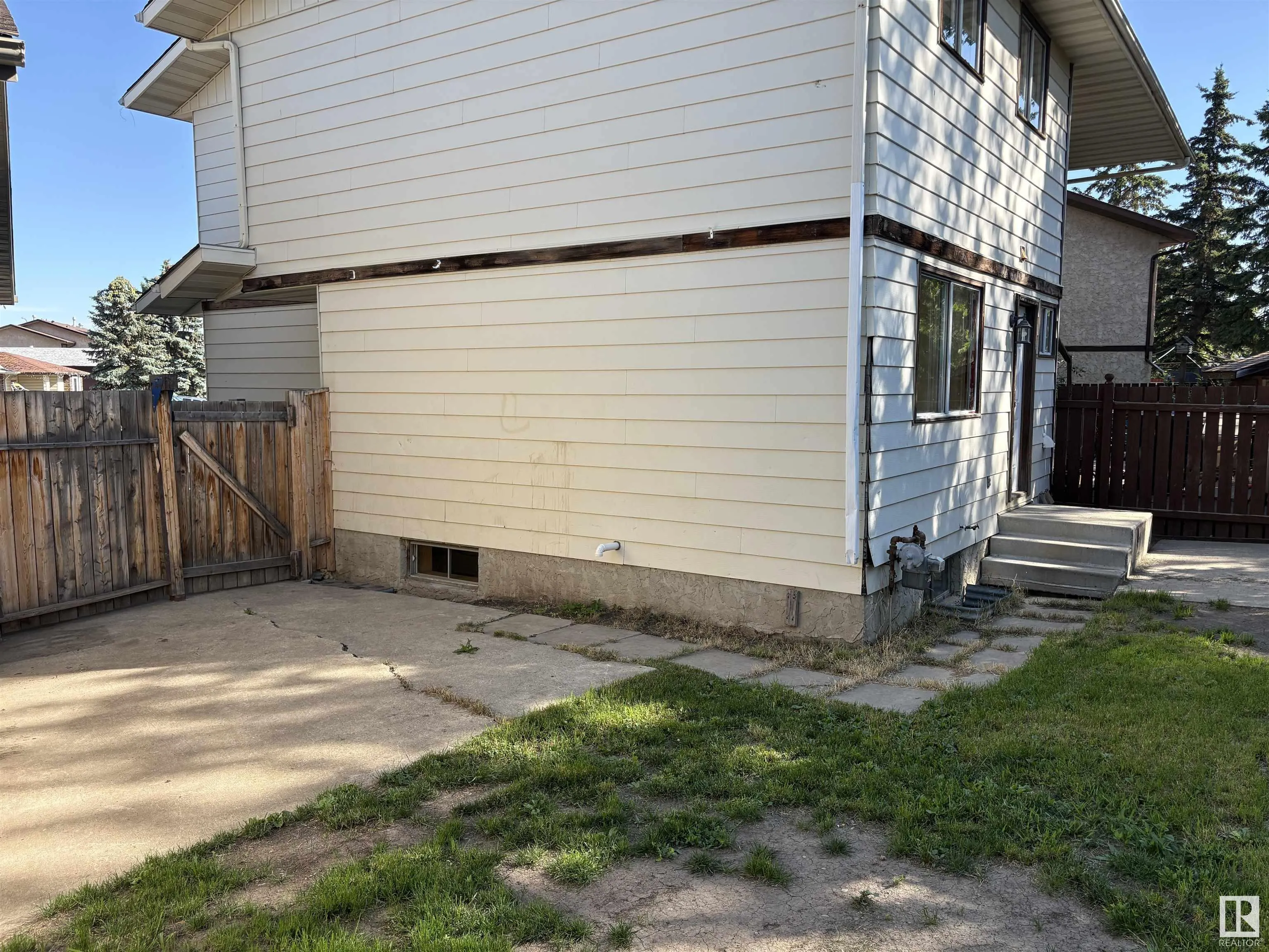 95 WELLINGTON Crescent