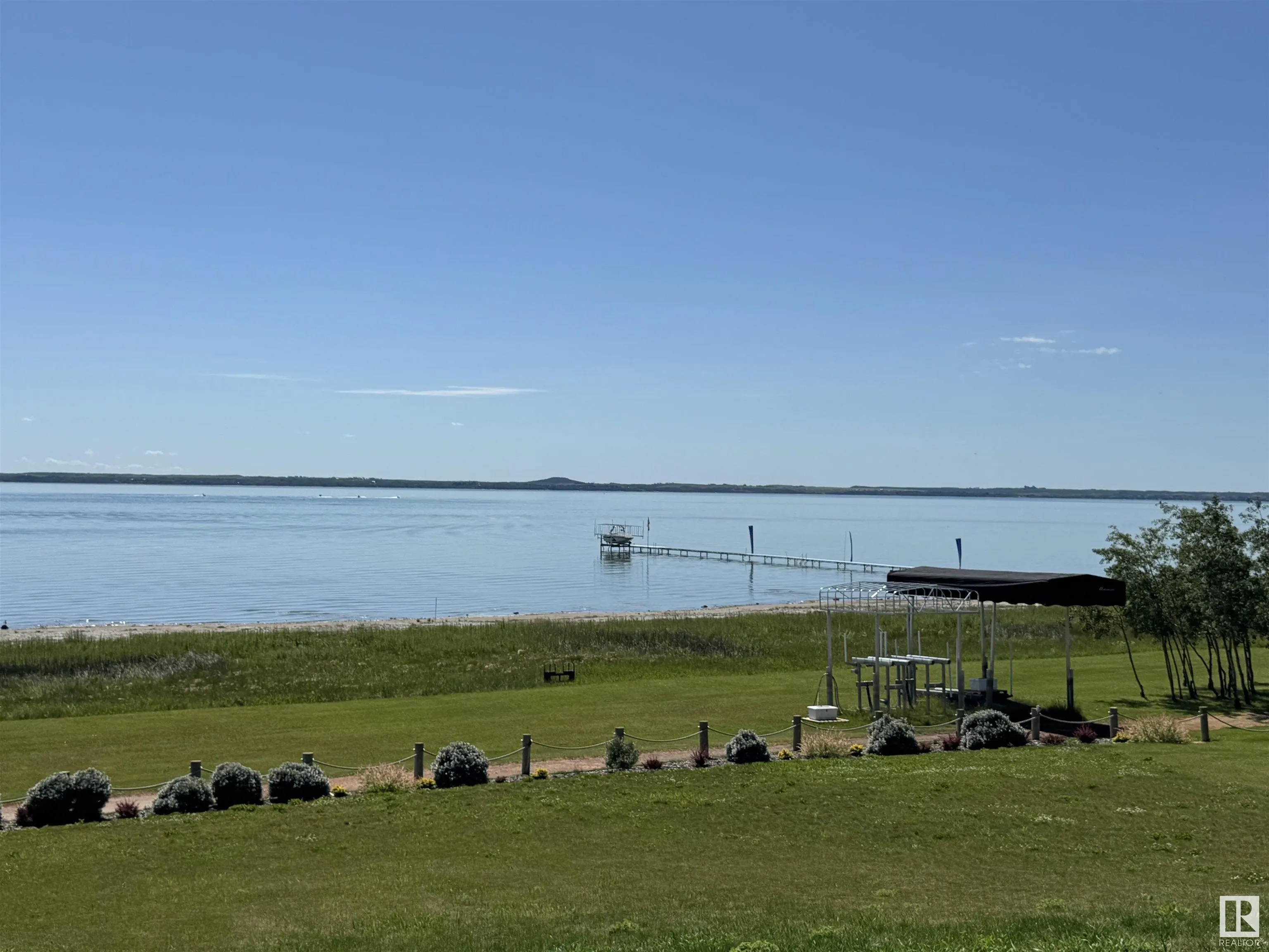 158 Lakeshore Close