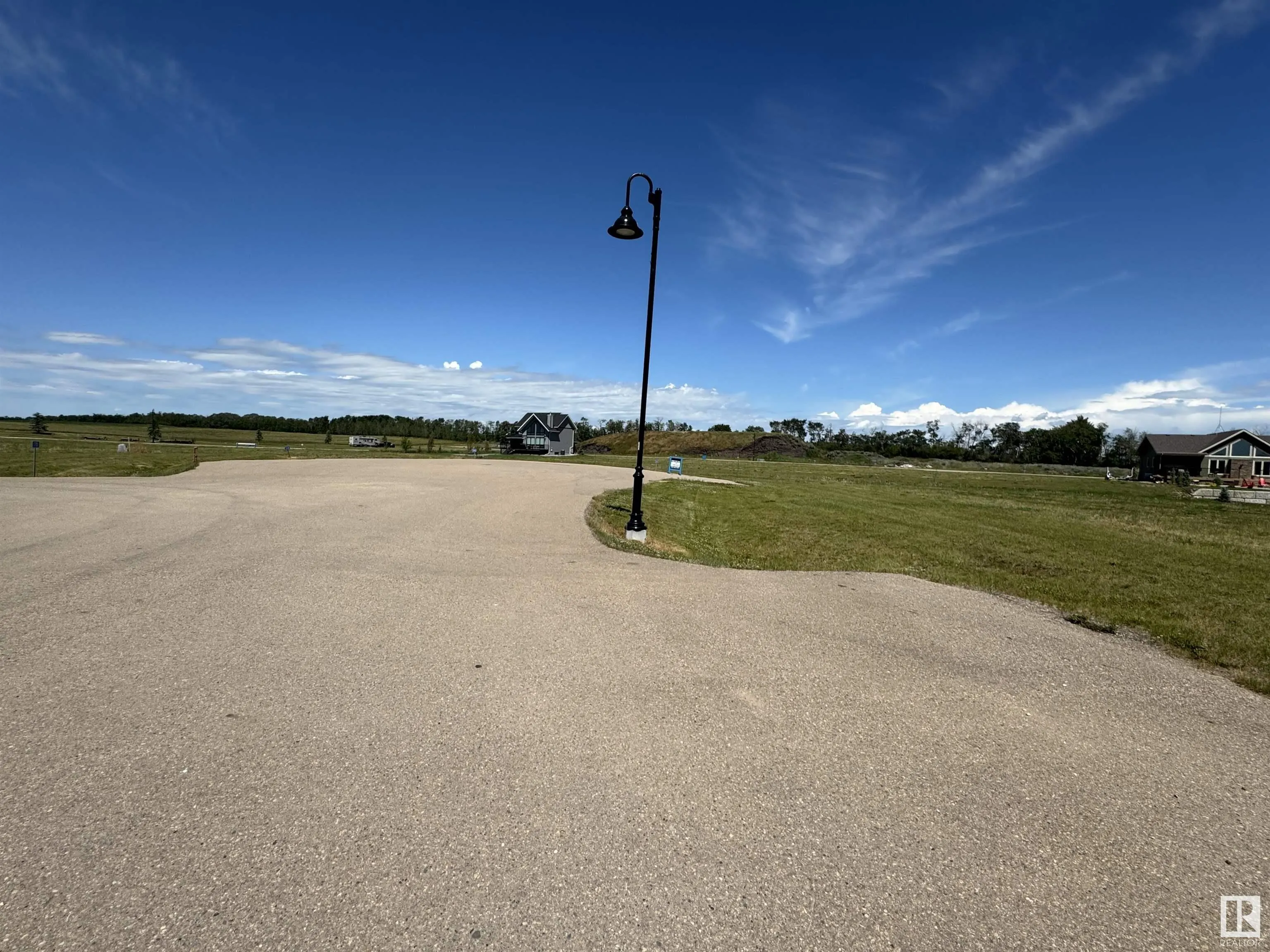 158 Lakeshore Close