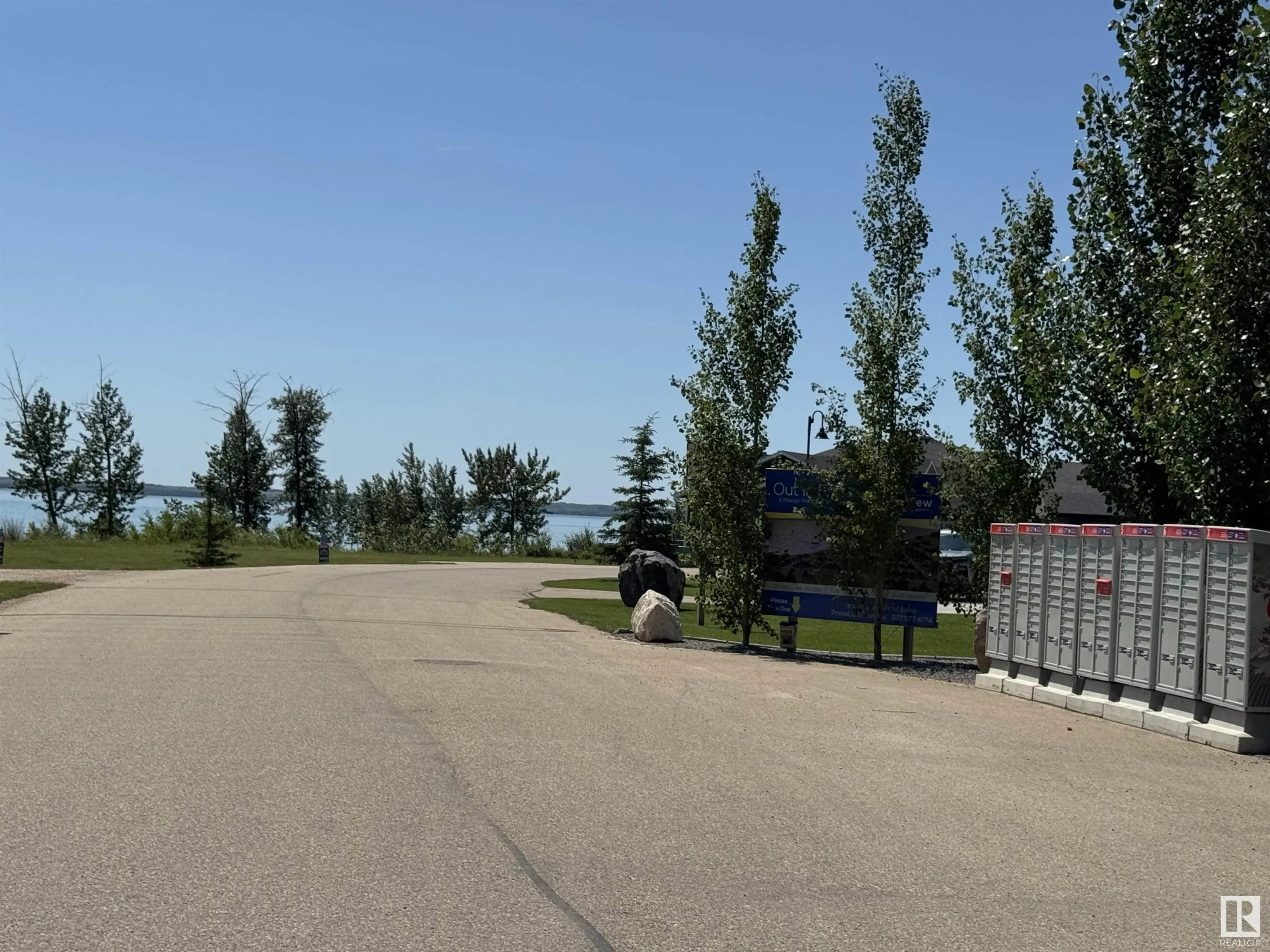 158 Lakeshore Close