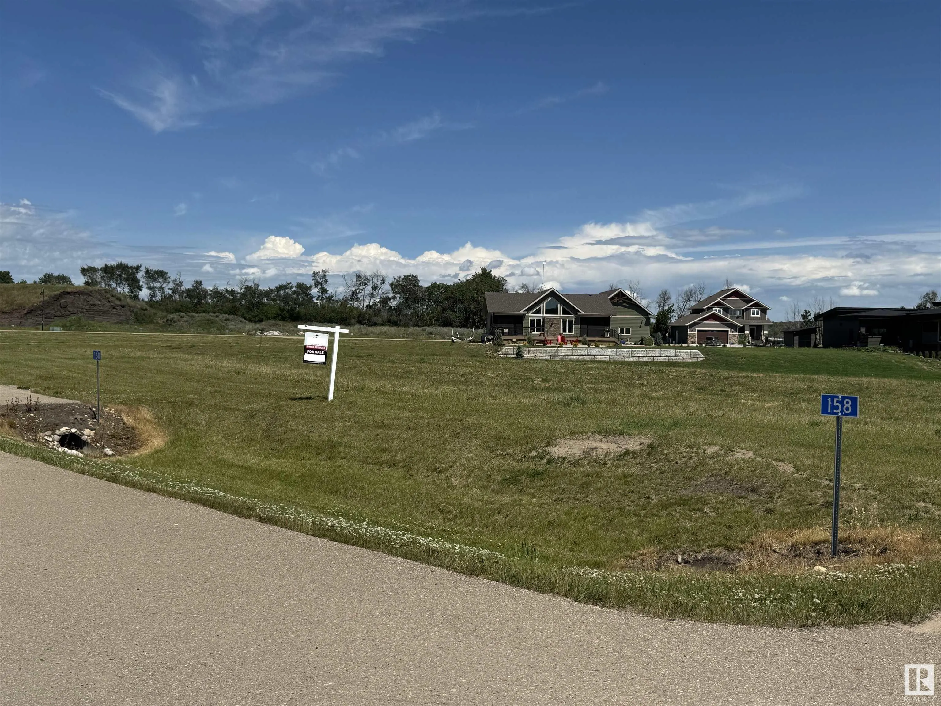 158 Lakeshore Close