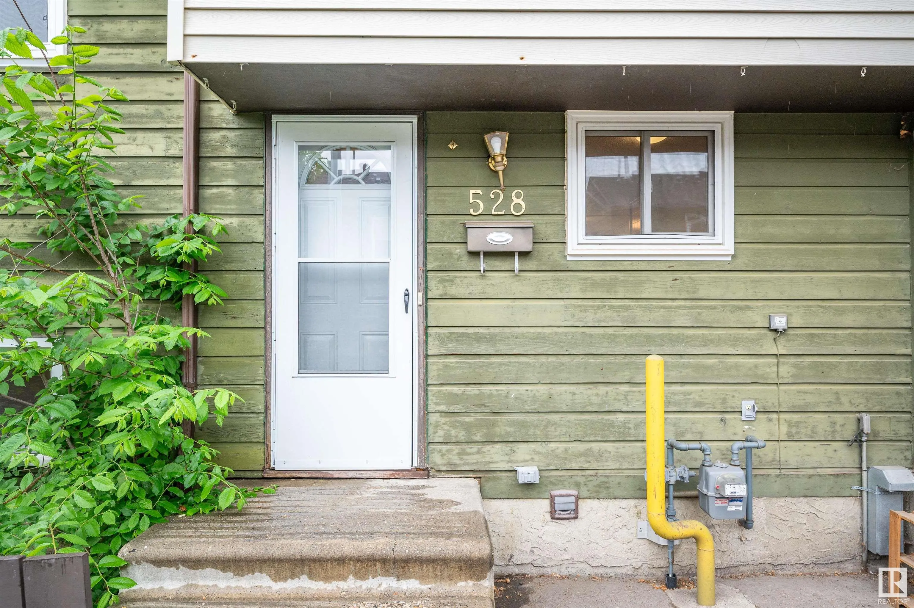 528 ABBOTTSFIELD Road