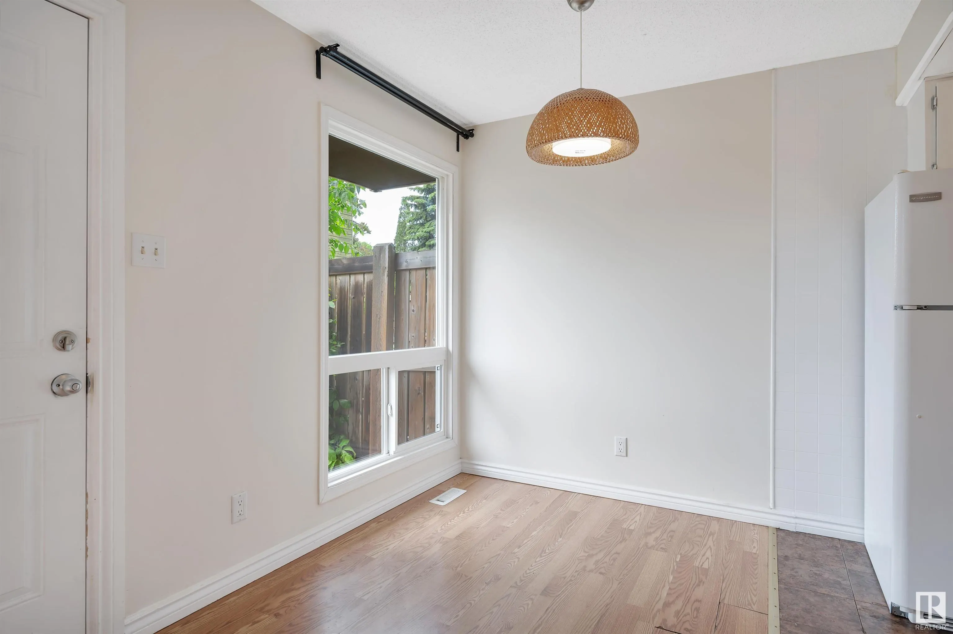 528 ABBOTTSFIELD Road