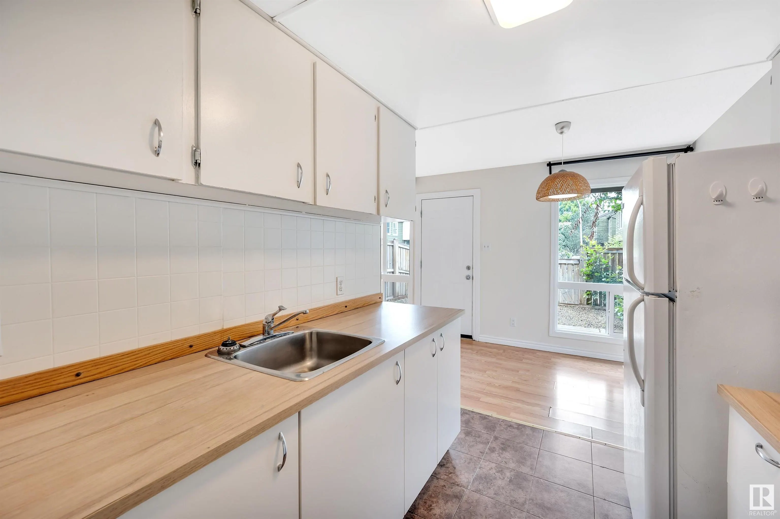 528 ABBOTTSFIELD Road