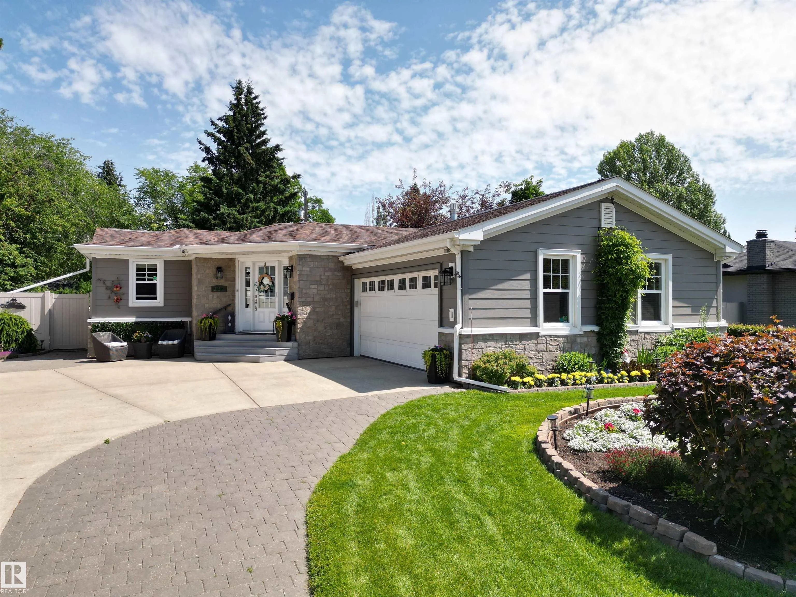 157 LAURIER Drive