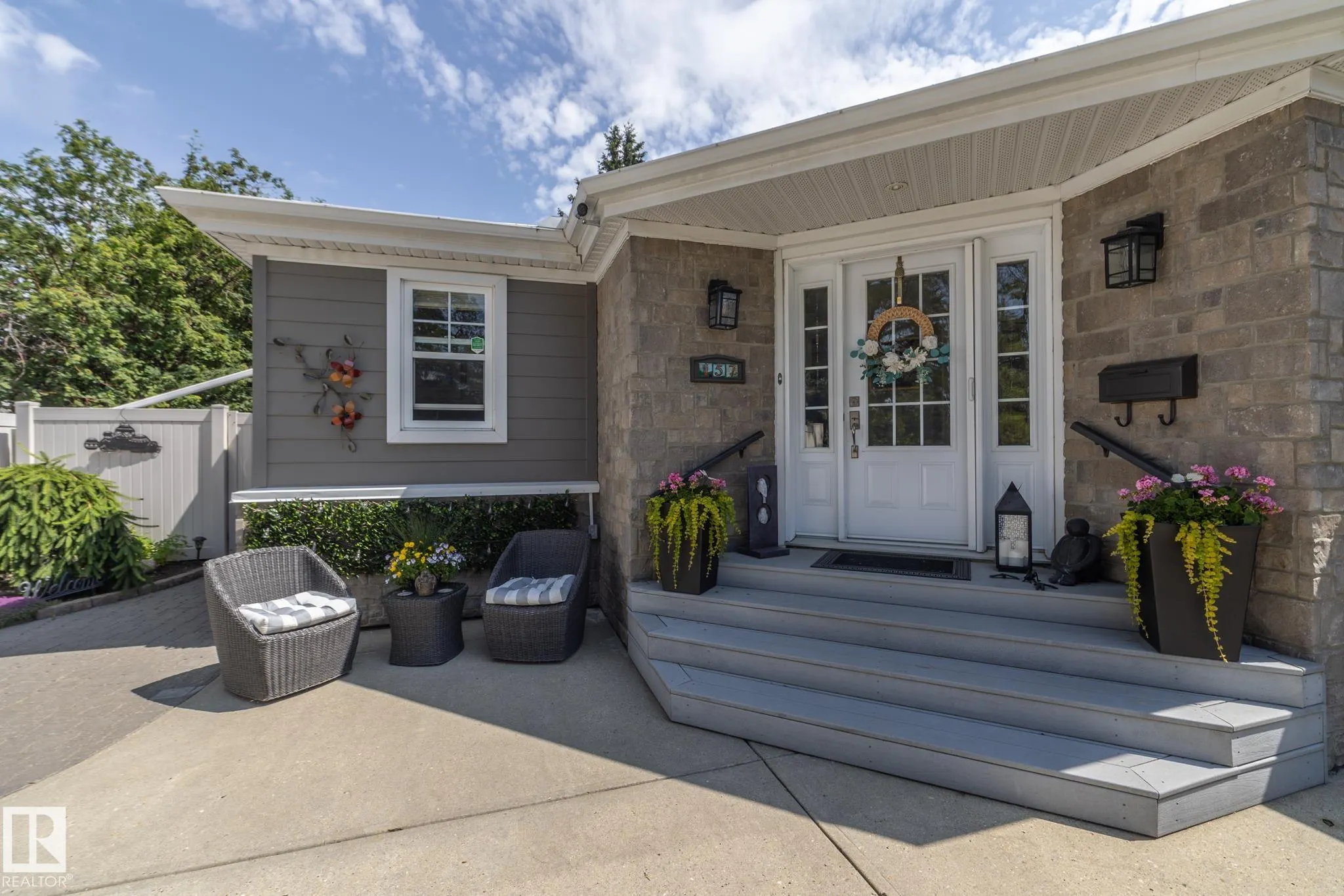 157 LAURIER Drive