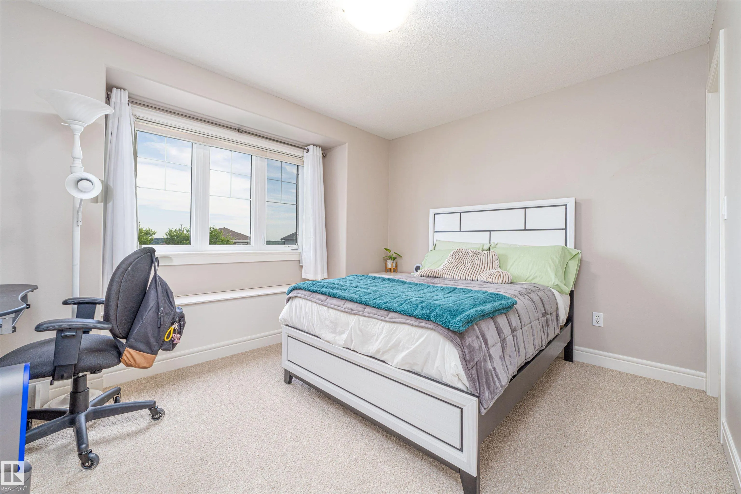 86 OAK VISTA Drive
