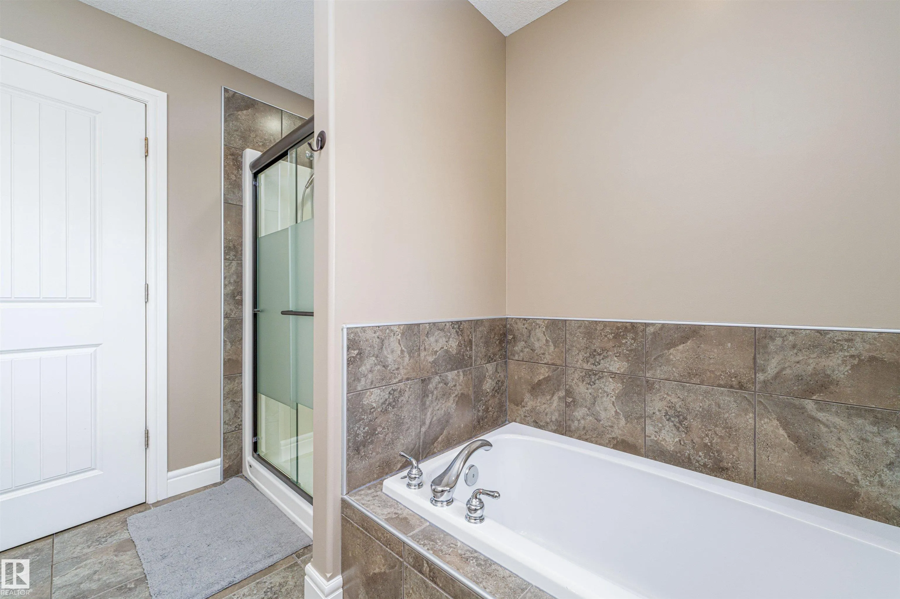 86 OAK VISTA Drive