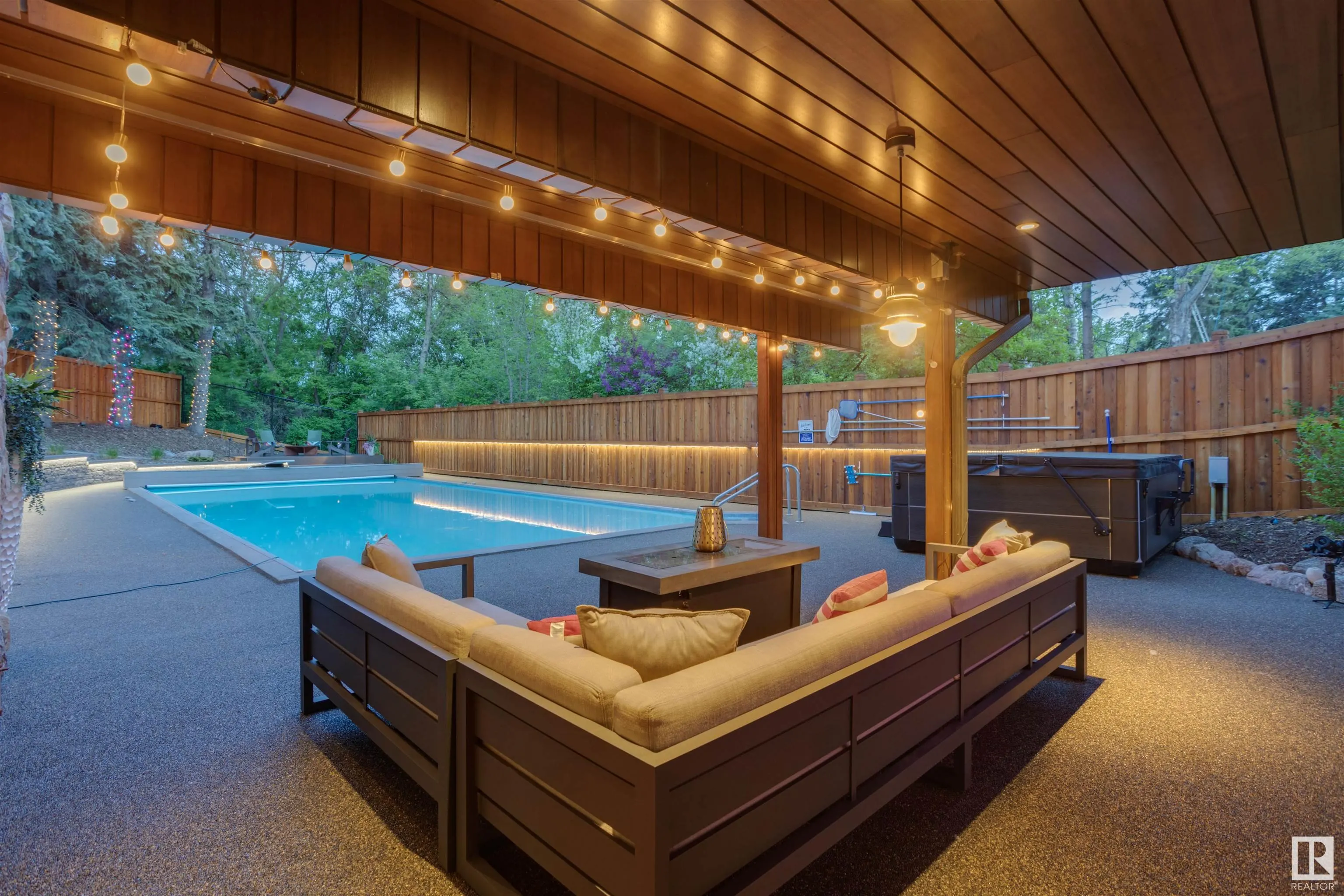 3 VALLEYVIEW Crescent