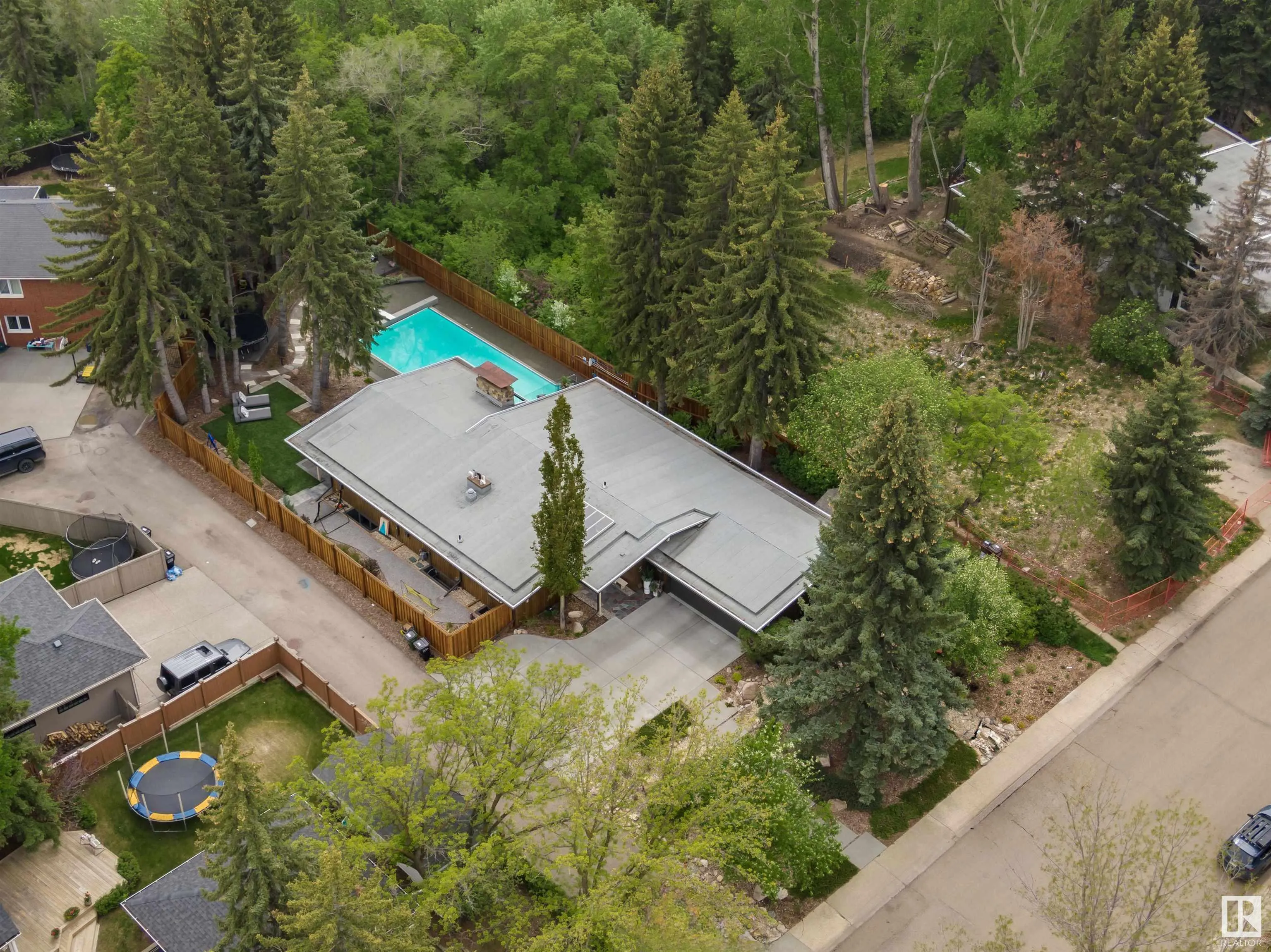 3 VALLEYVIEW Crescent