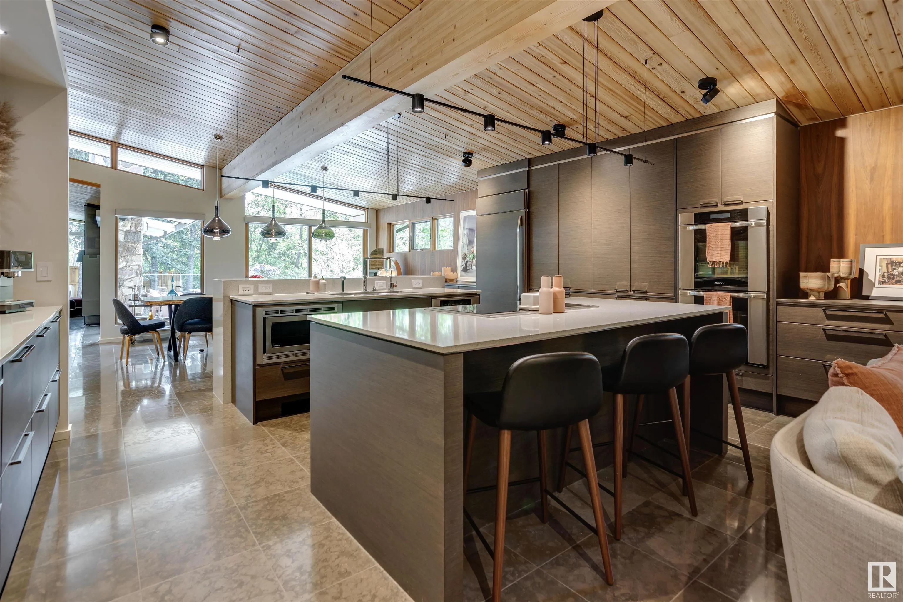 3 VALLEYVIEW Crescent