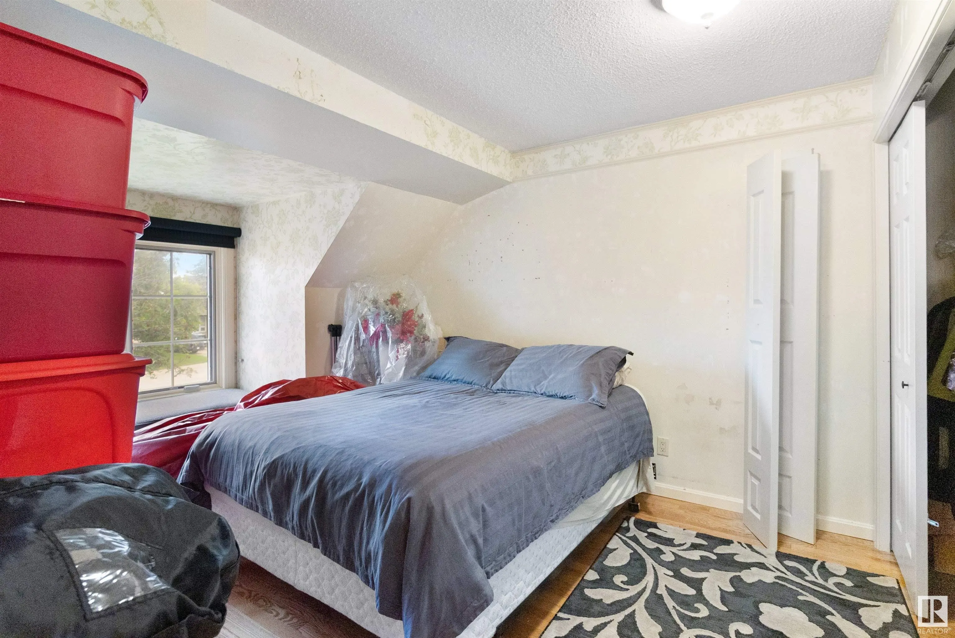 433 VILLAGE Drive