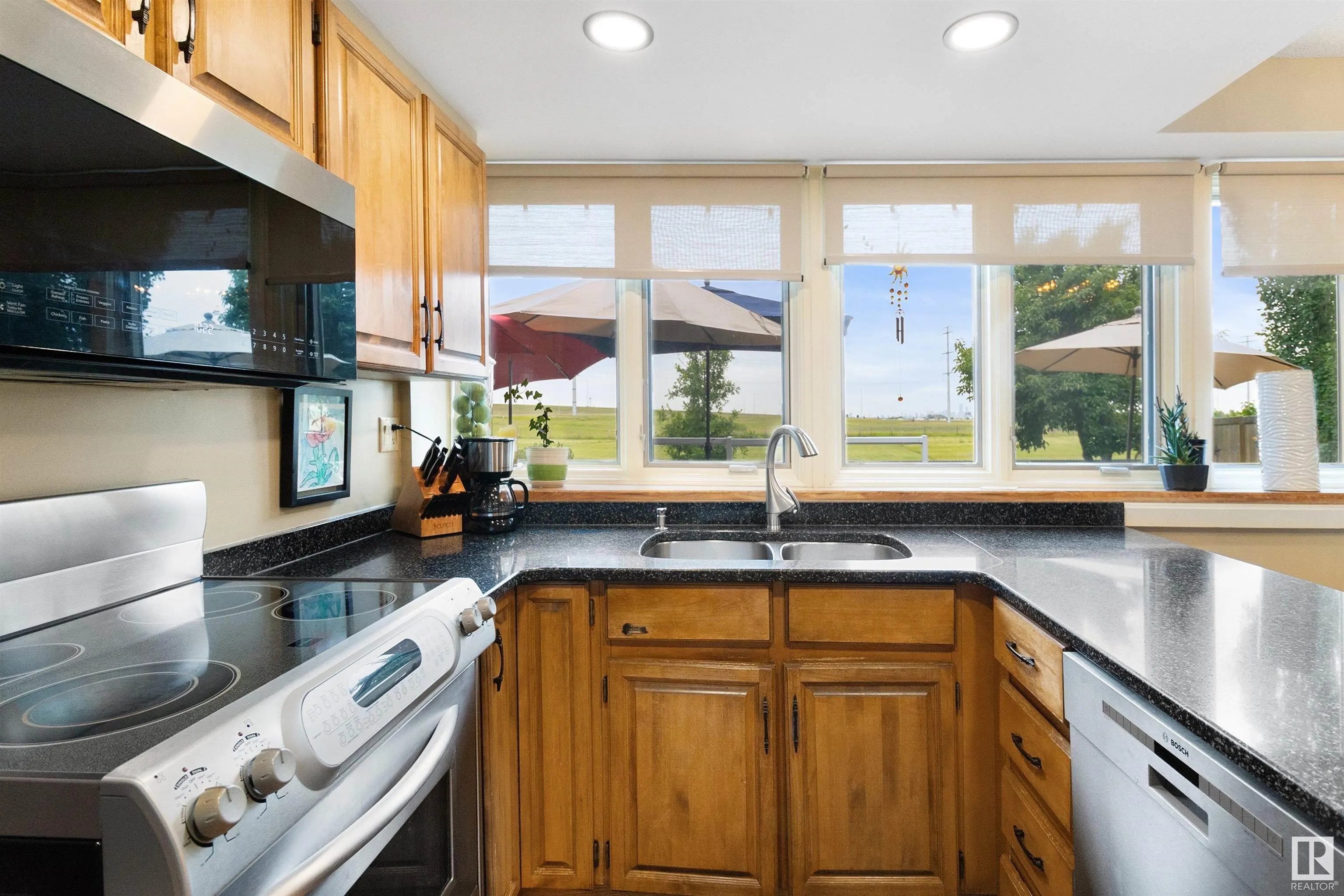 433 VILLAGE Drive