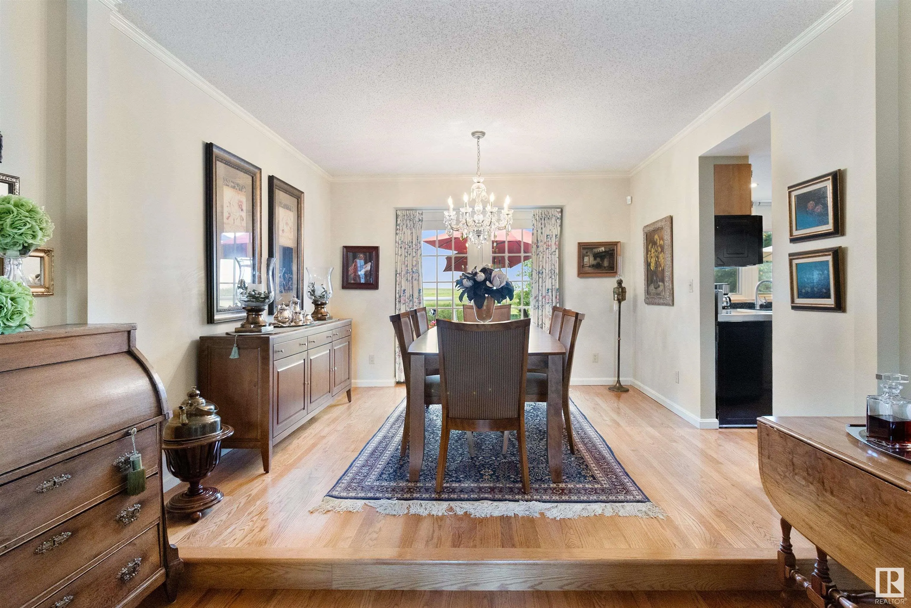 433 VILLAGE Drive