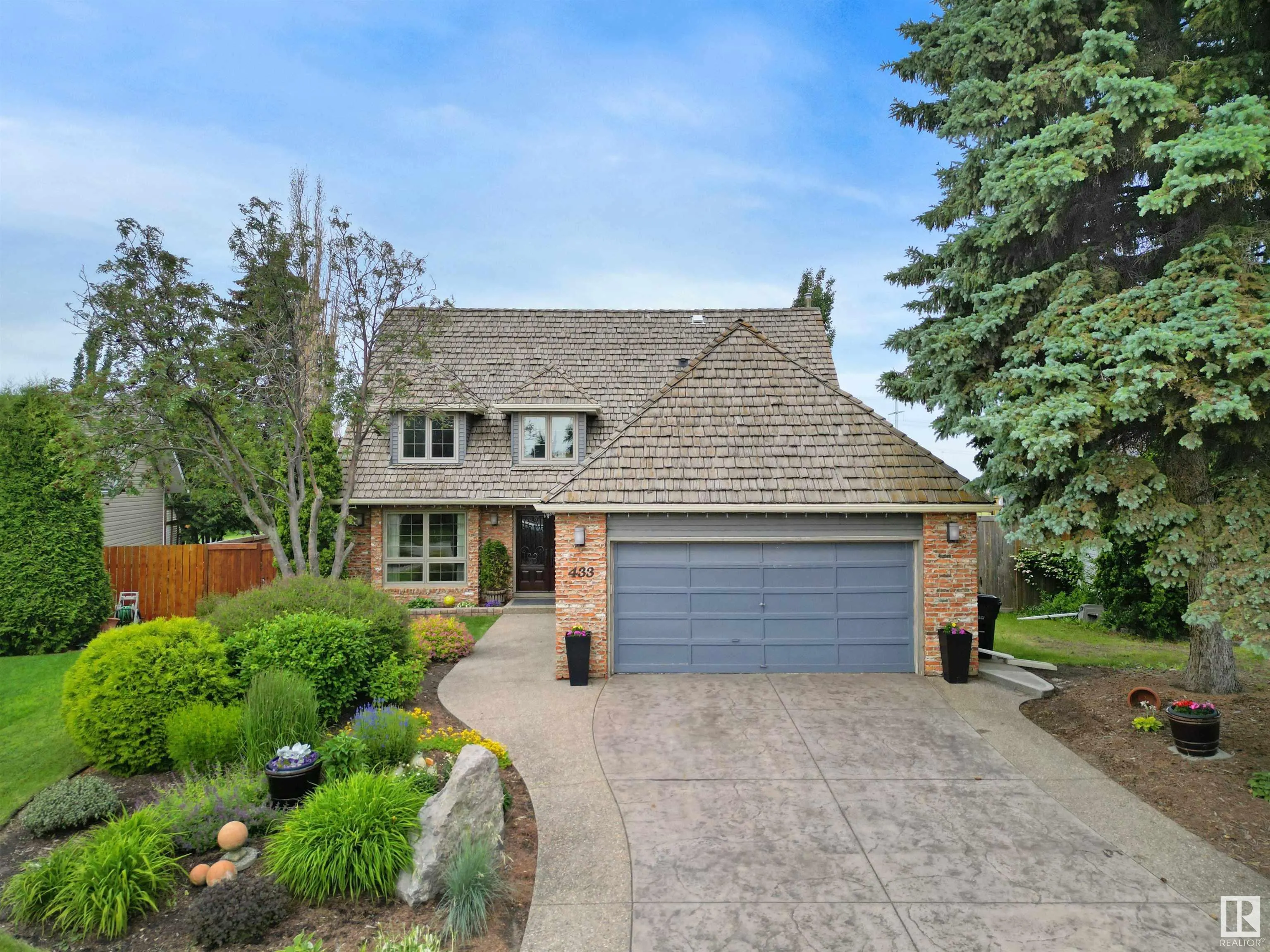 433 VILLAGE Drive