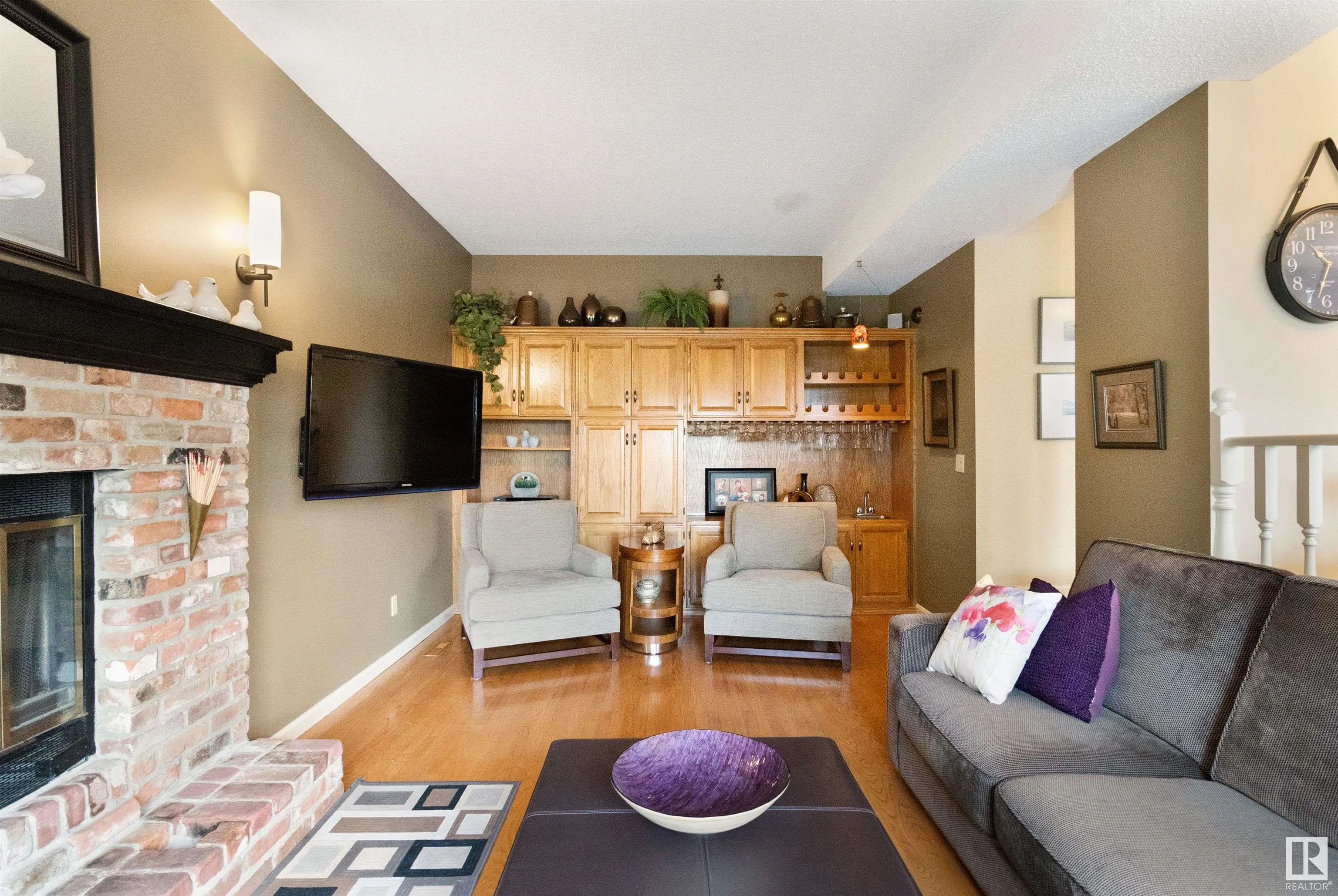 433 VILLAGE Drive
