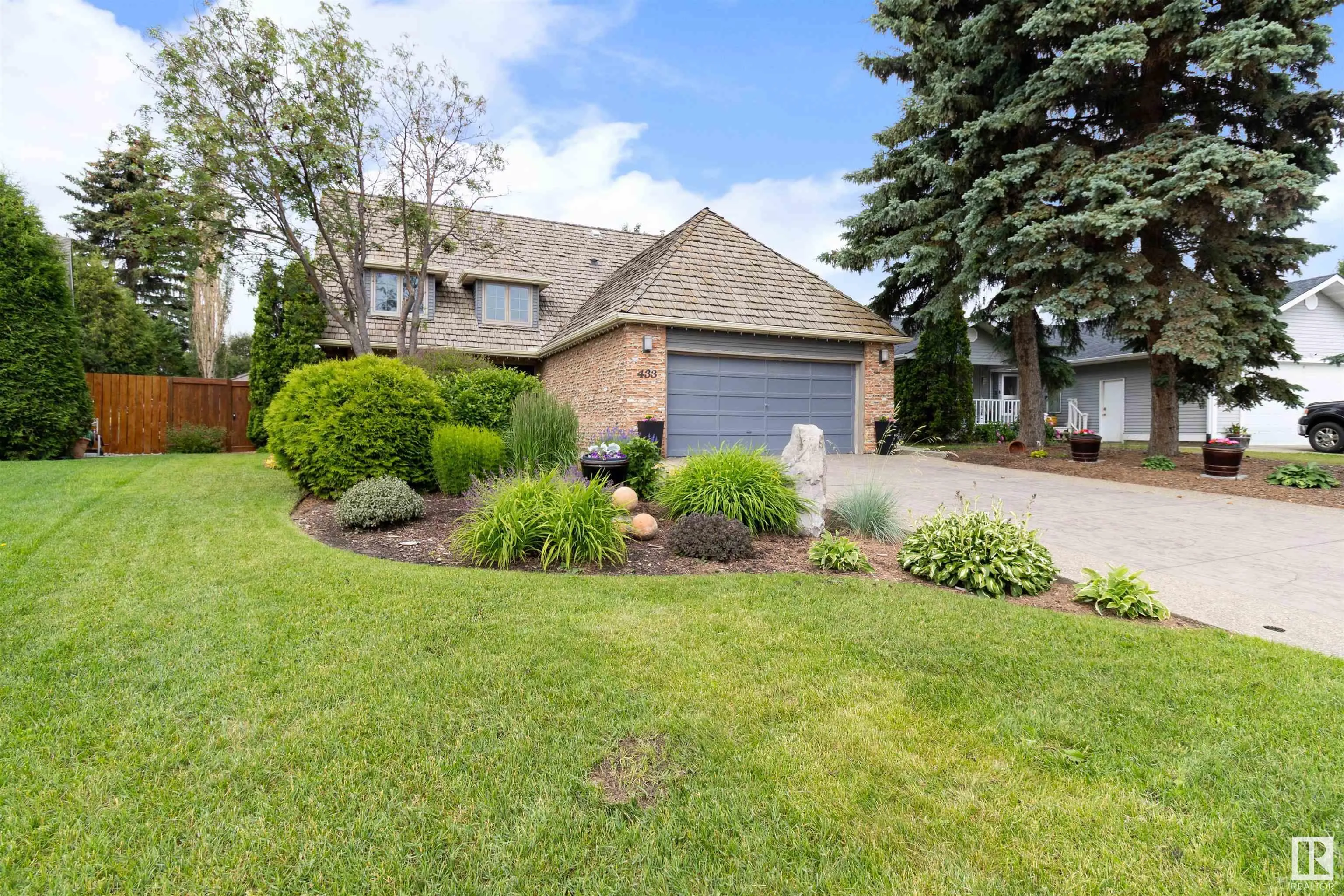 433 VILLAGE Drive