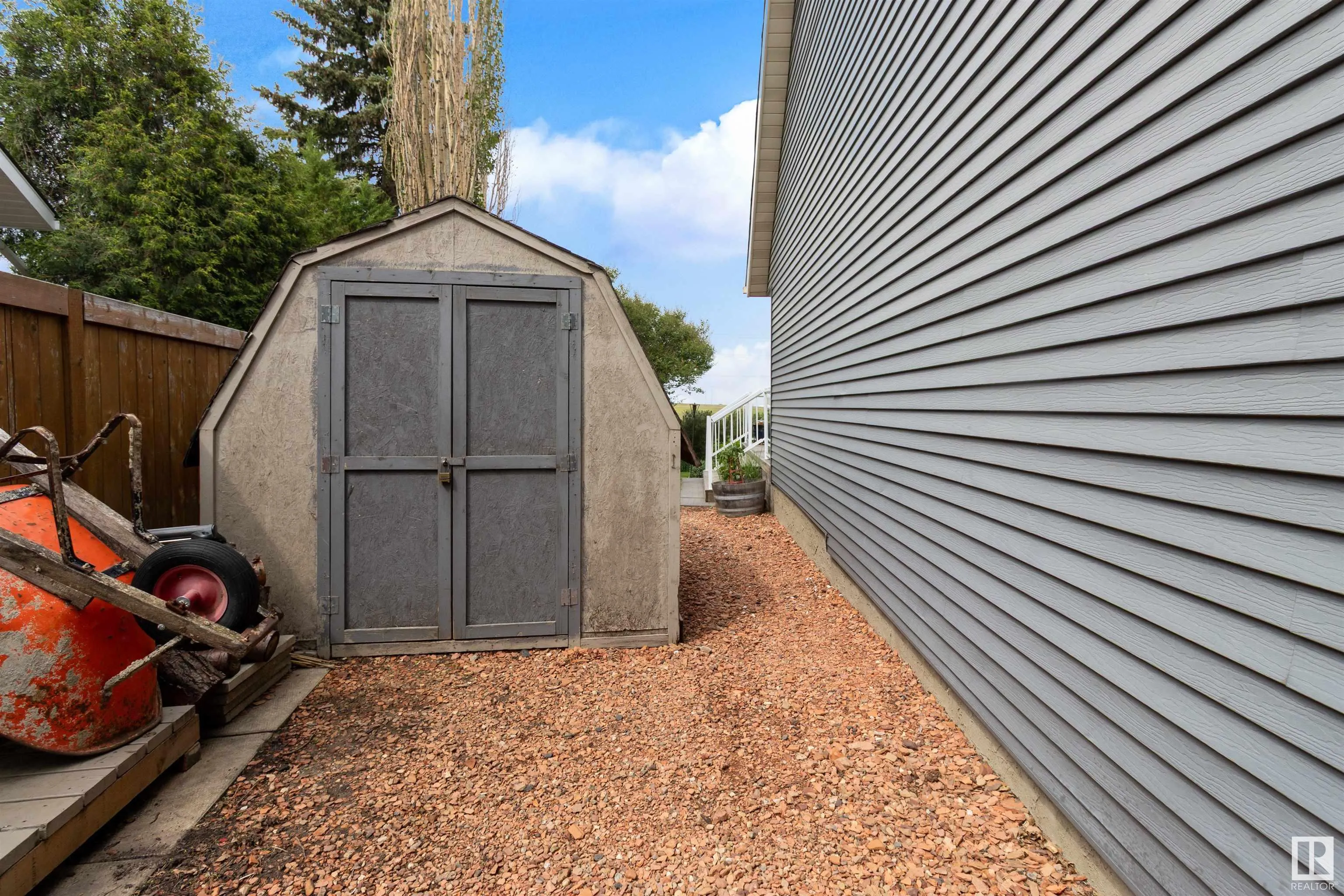433 VILLAGE Drive