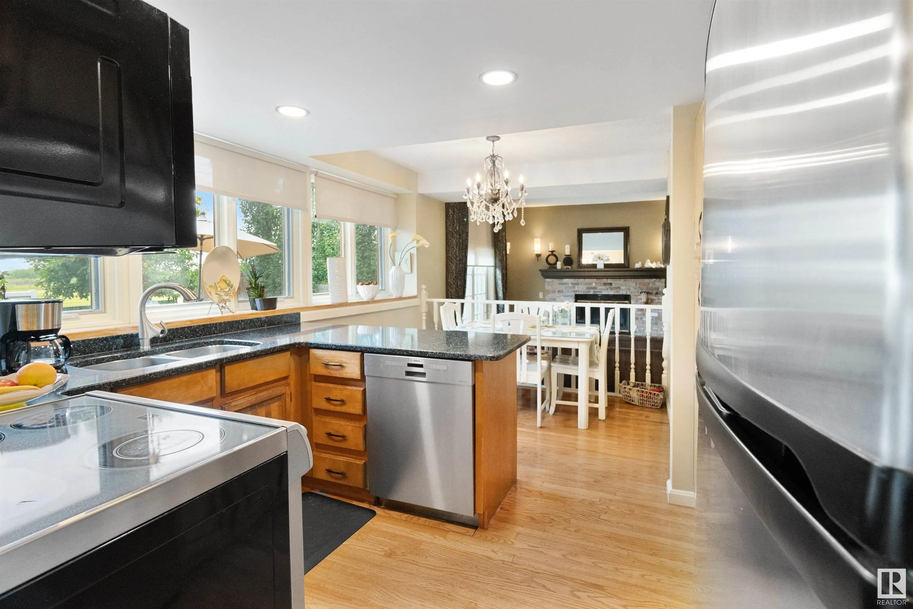 433 VILLAGE Drive