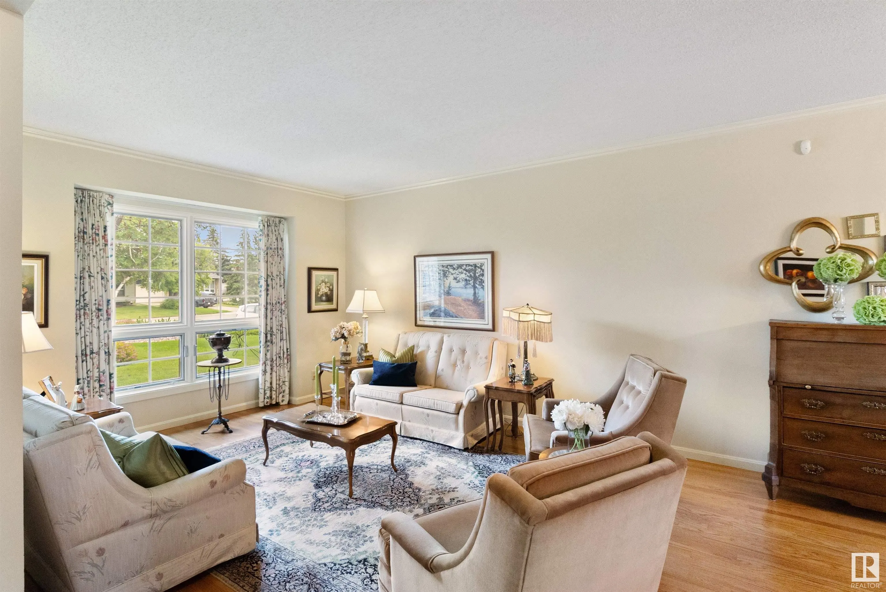433 VILLAGE Drive