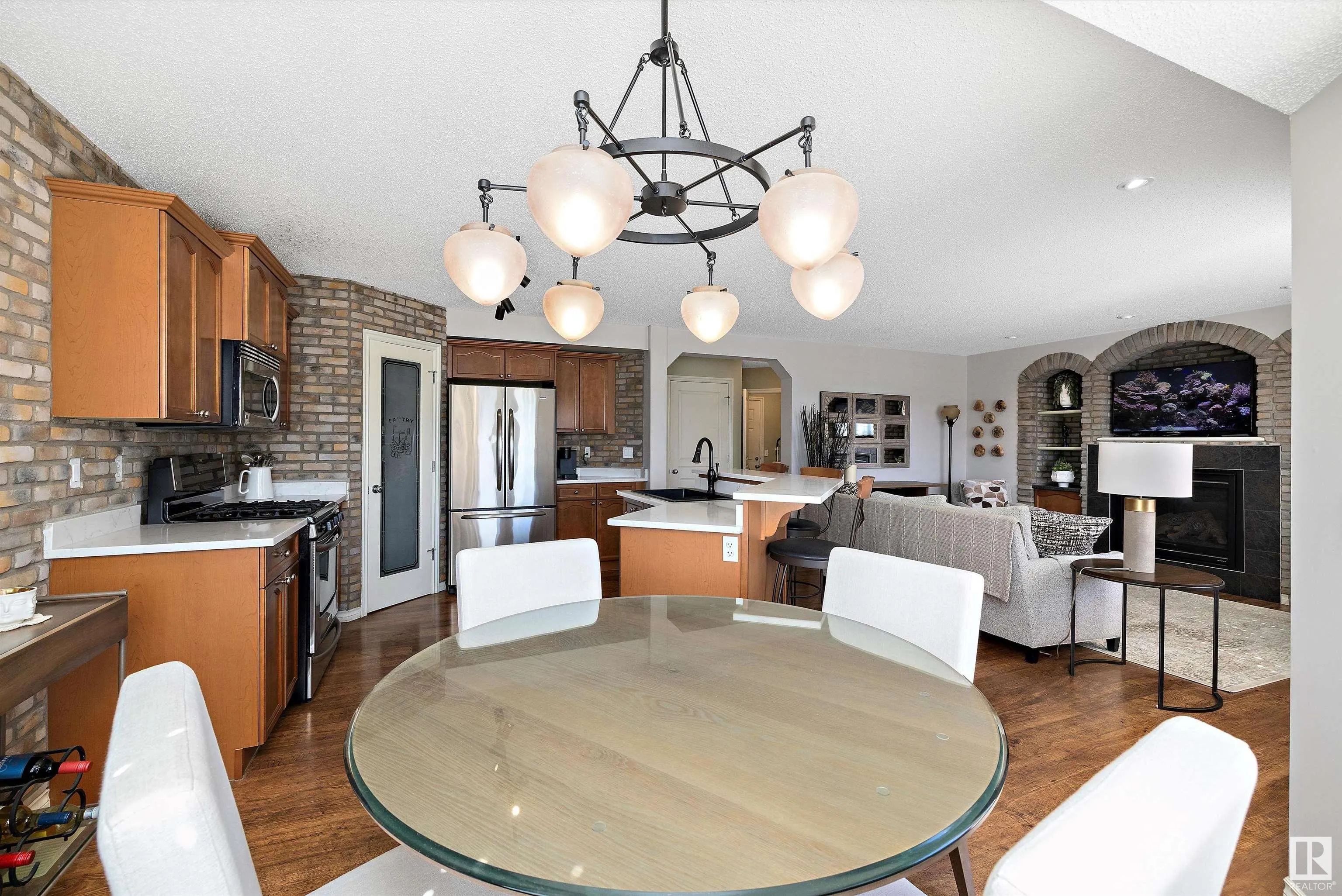68 GREYSTONE Crescent