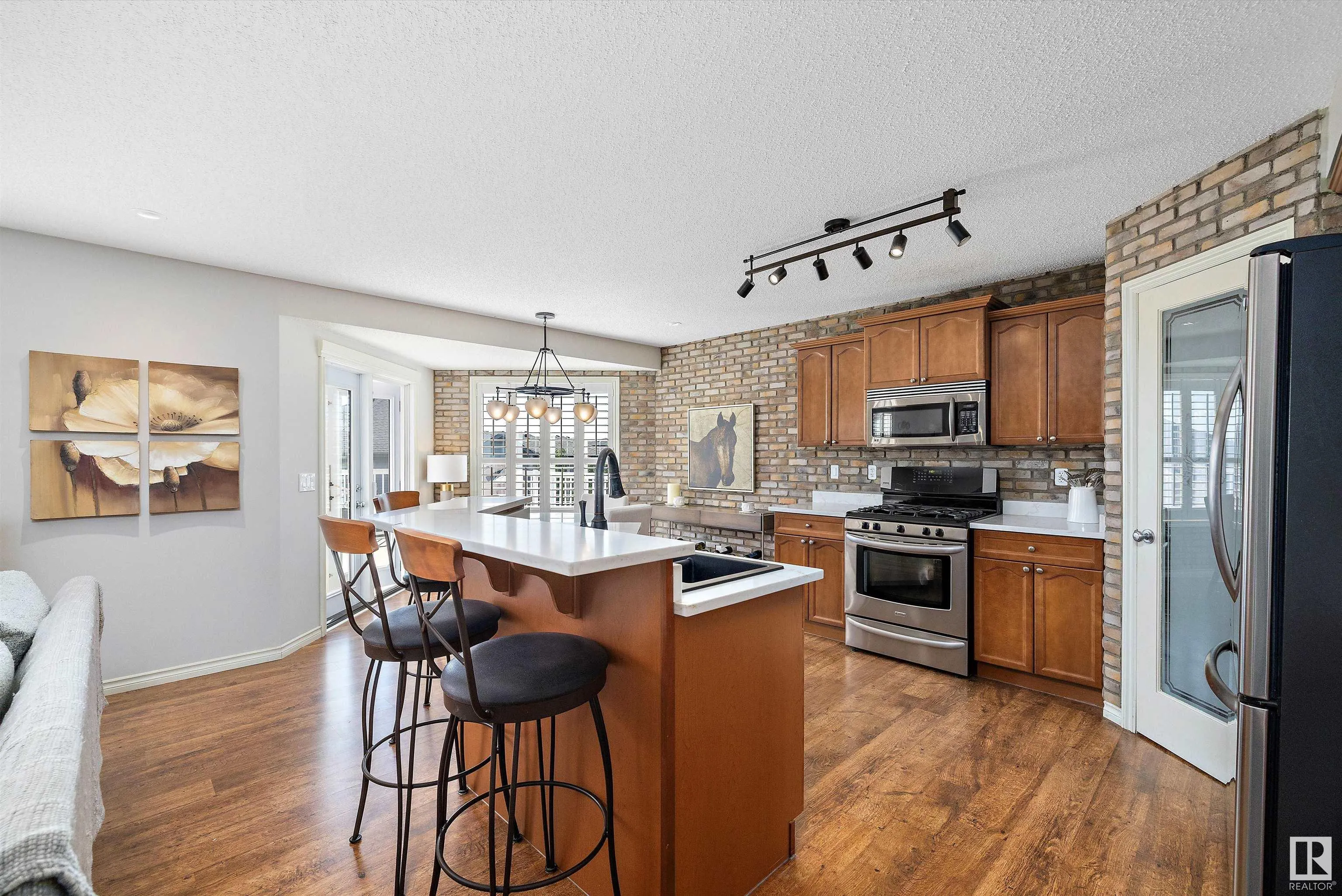 68 GREYSTONE Crescent