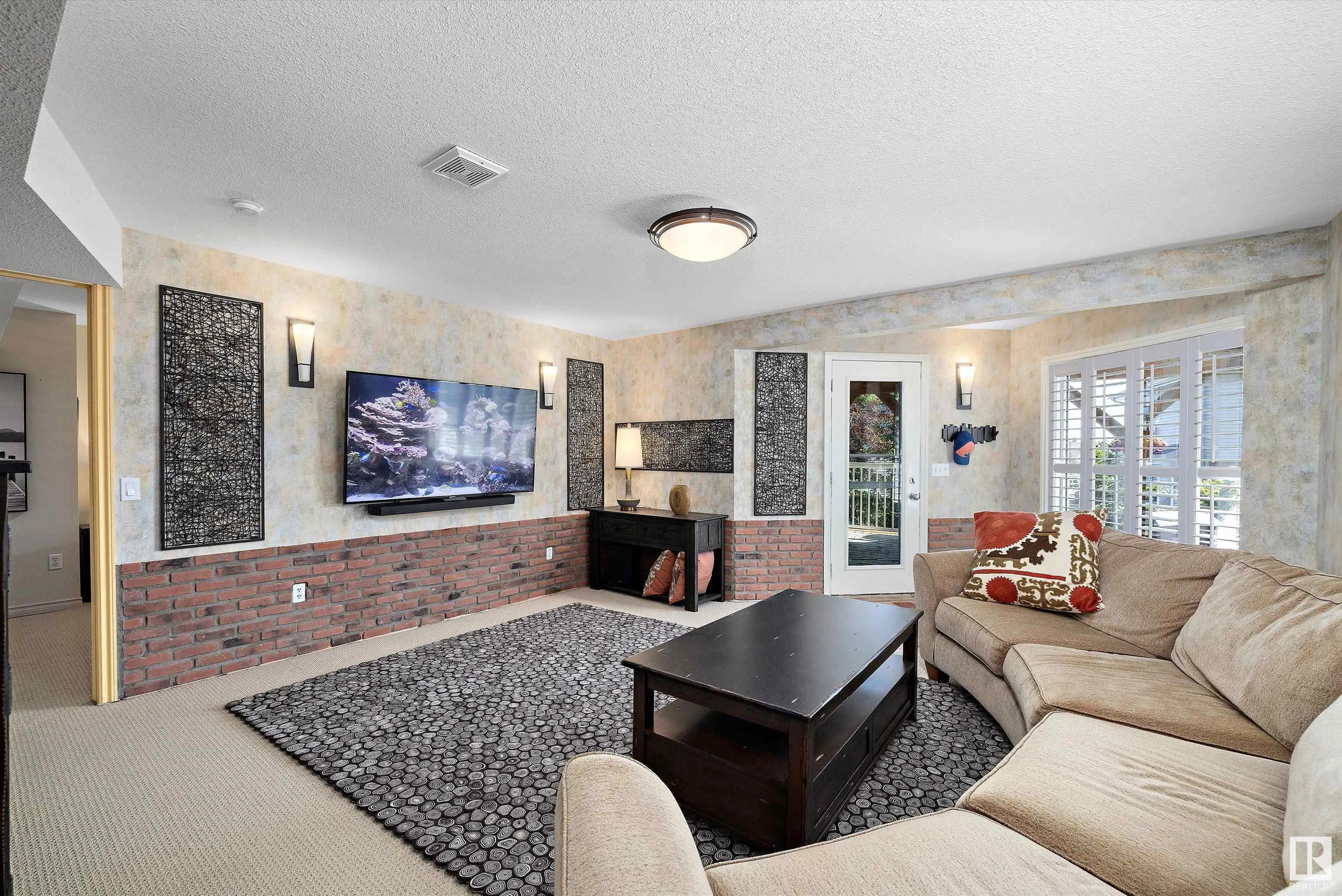 68 GREYSTONE Crescent