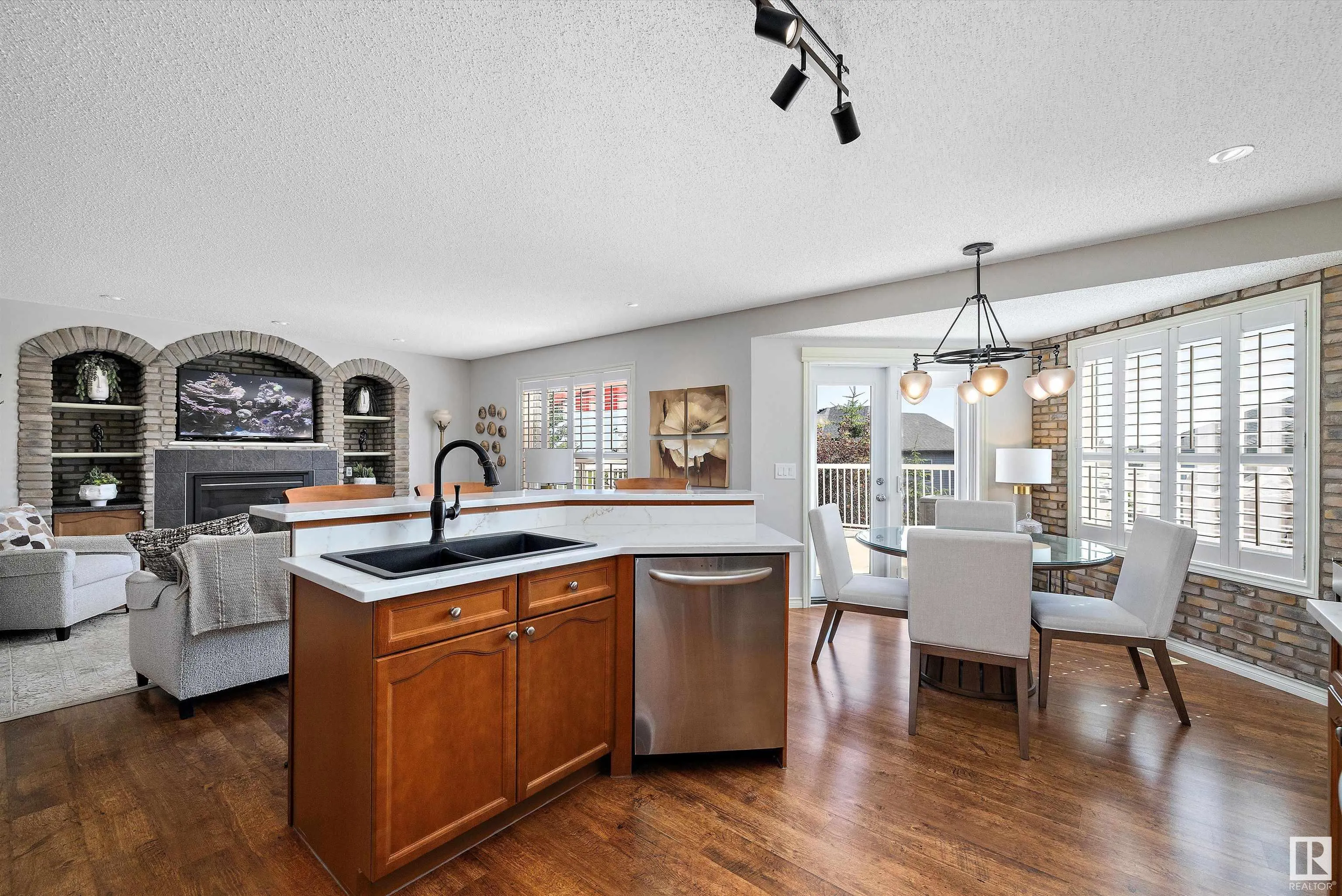 68 GREYSTONE Crescent