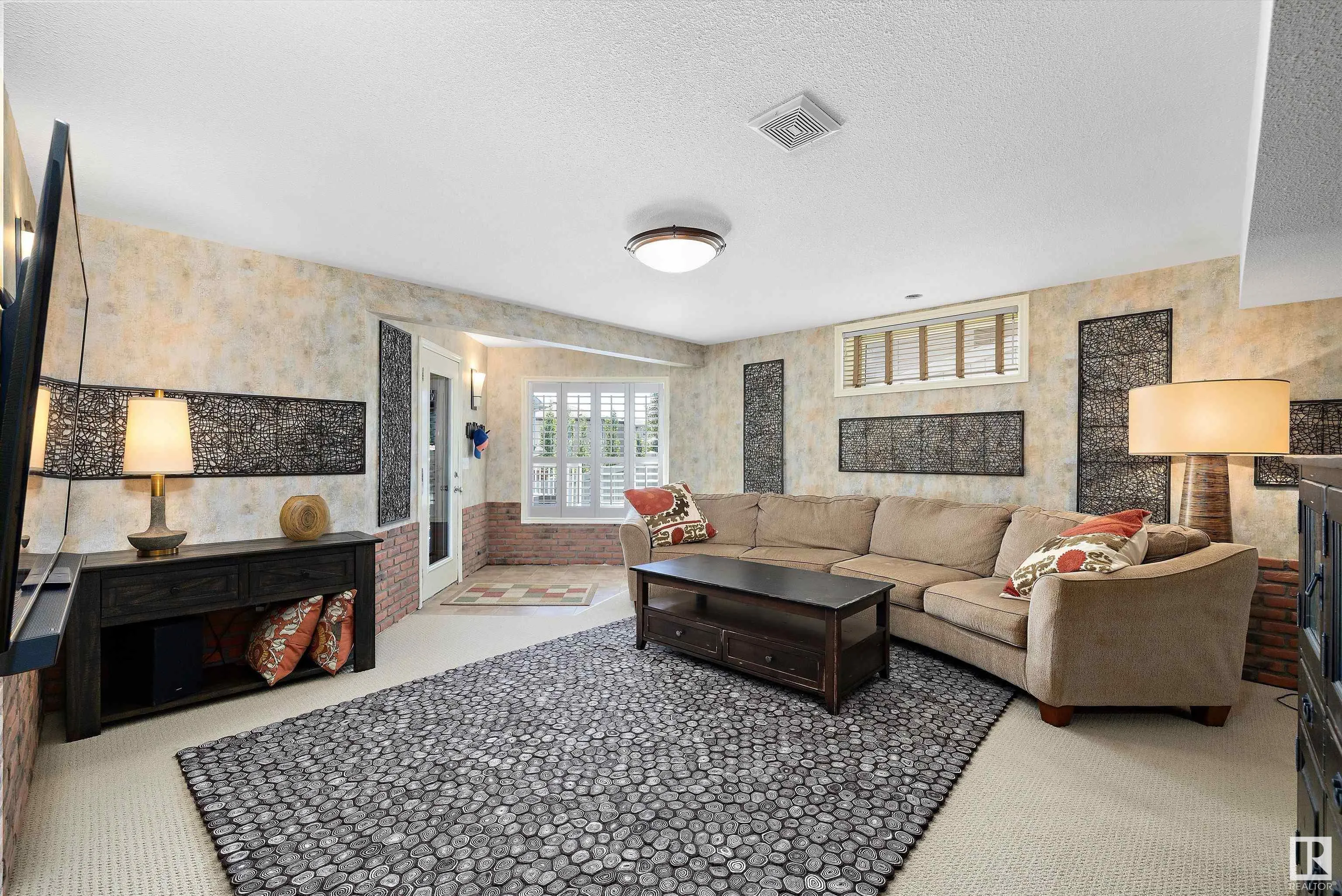 68 GREYSTONE Crescent