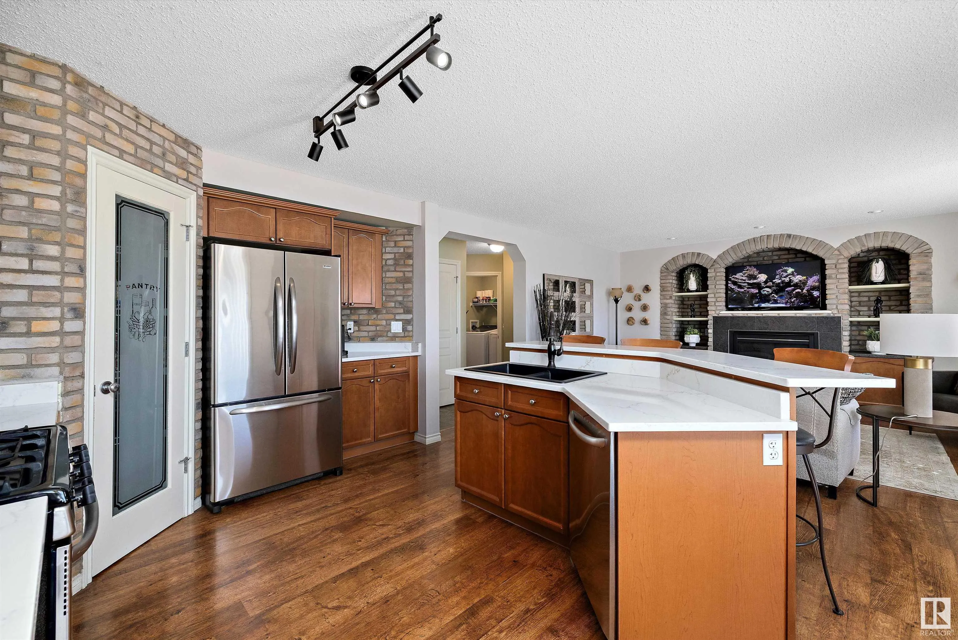 68 GREYSTONE Crescent