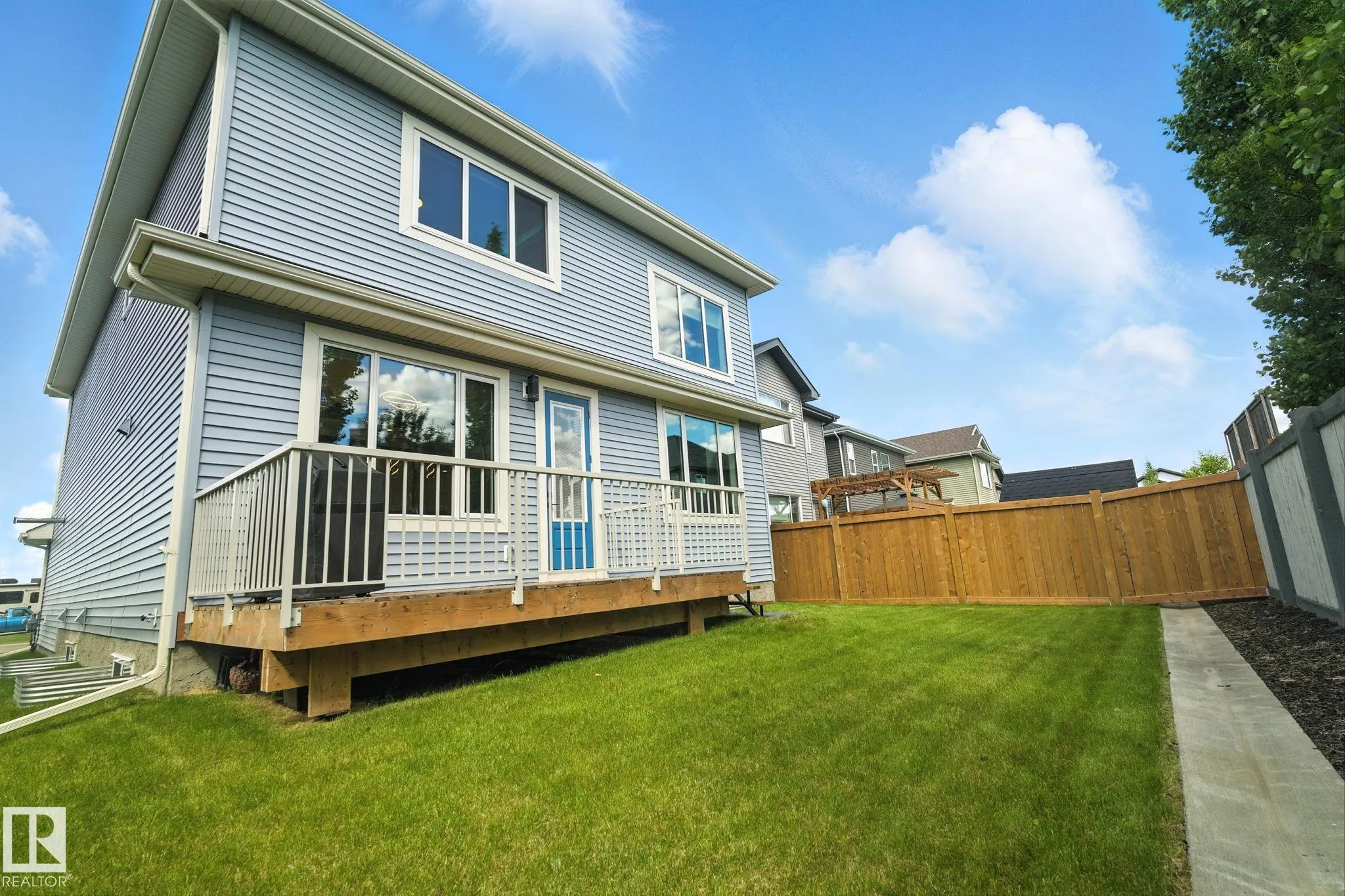 53 AUTUMNWOOD Crescent