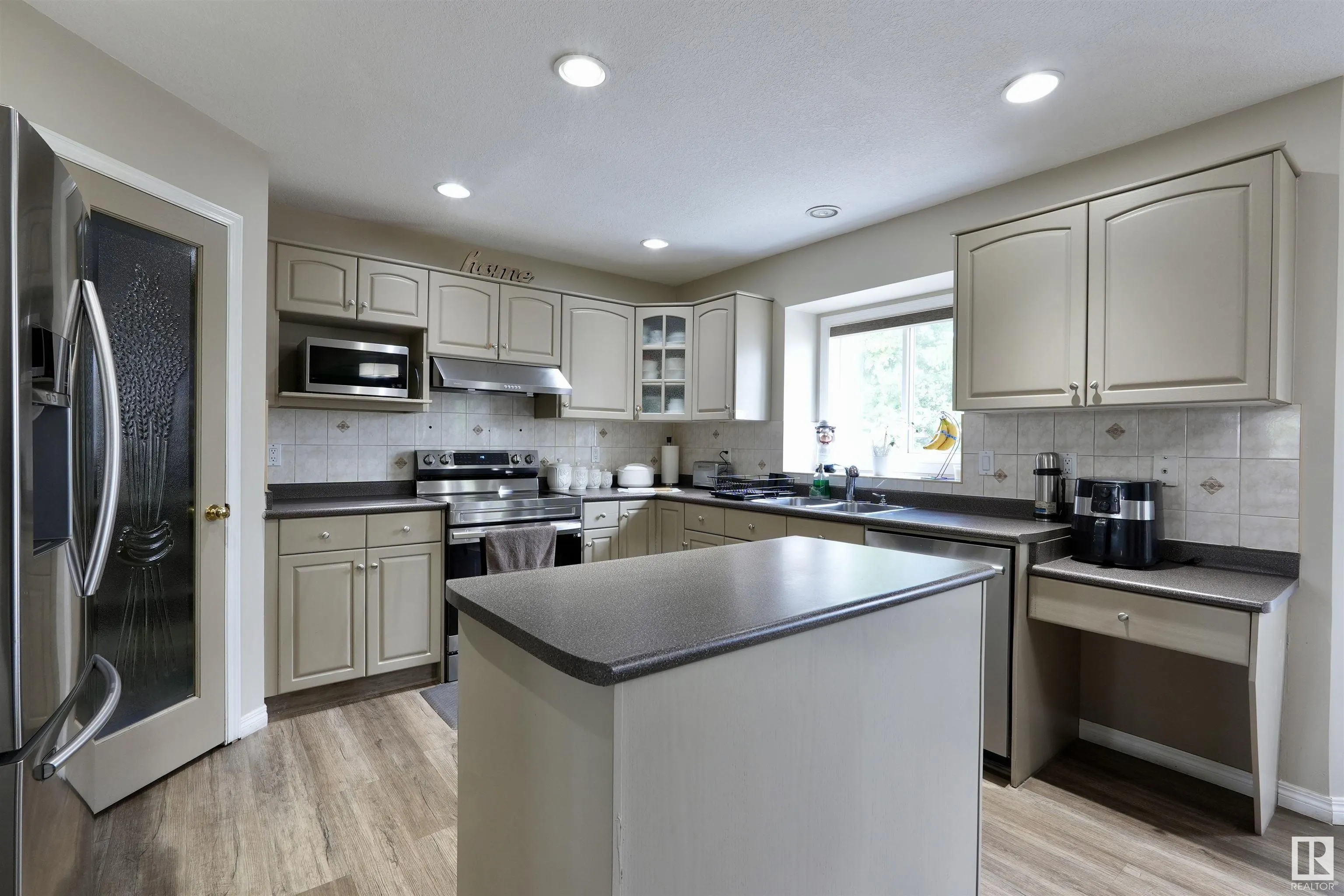 2218 Kaufman Way