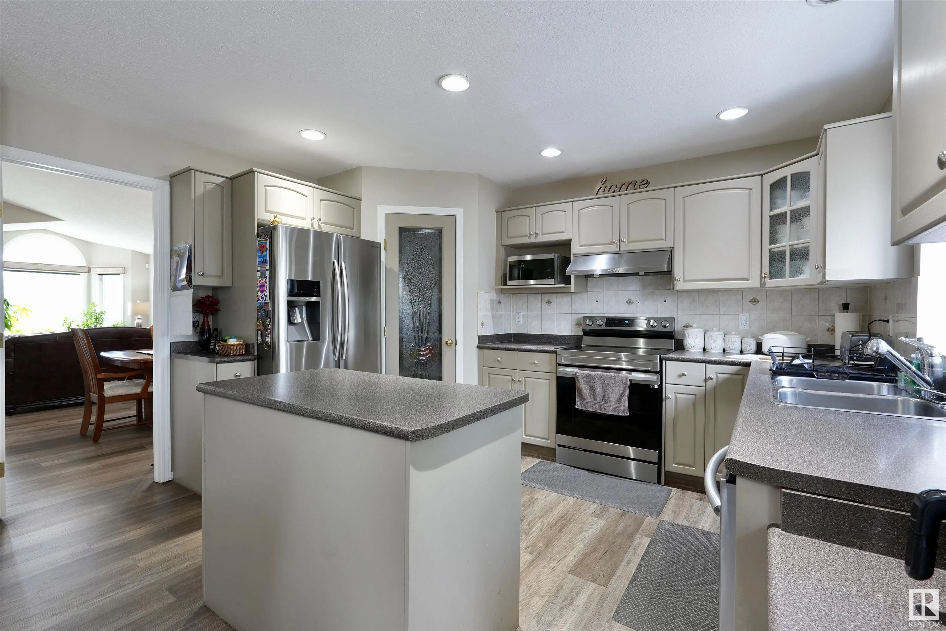 2218 Kaufman Way