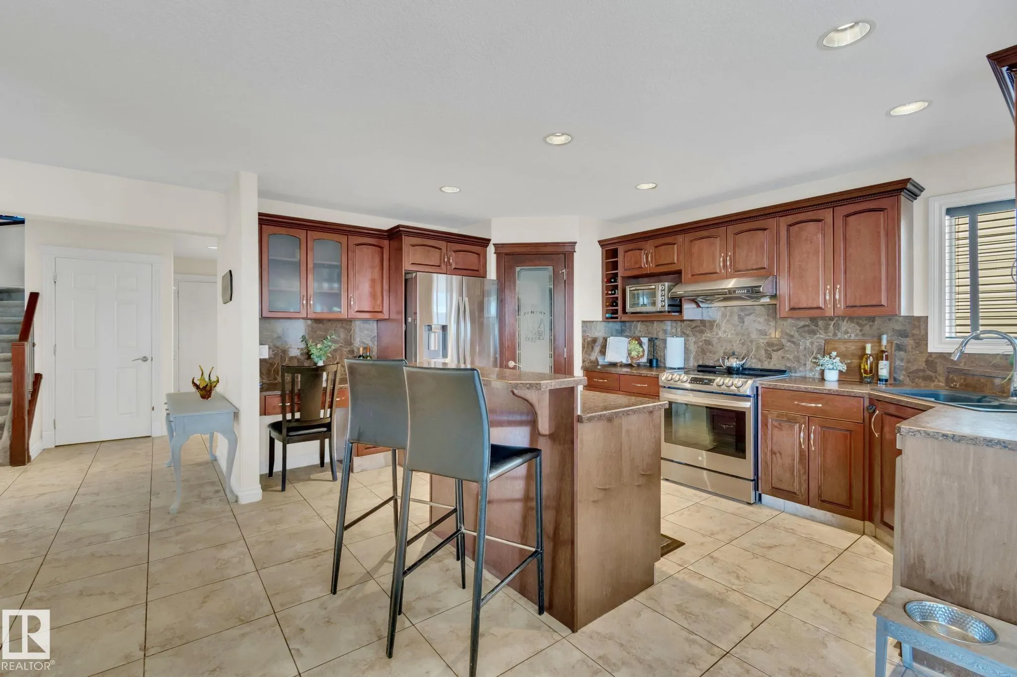 77 LAKEWOOD Boulevard