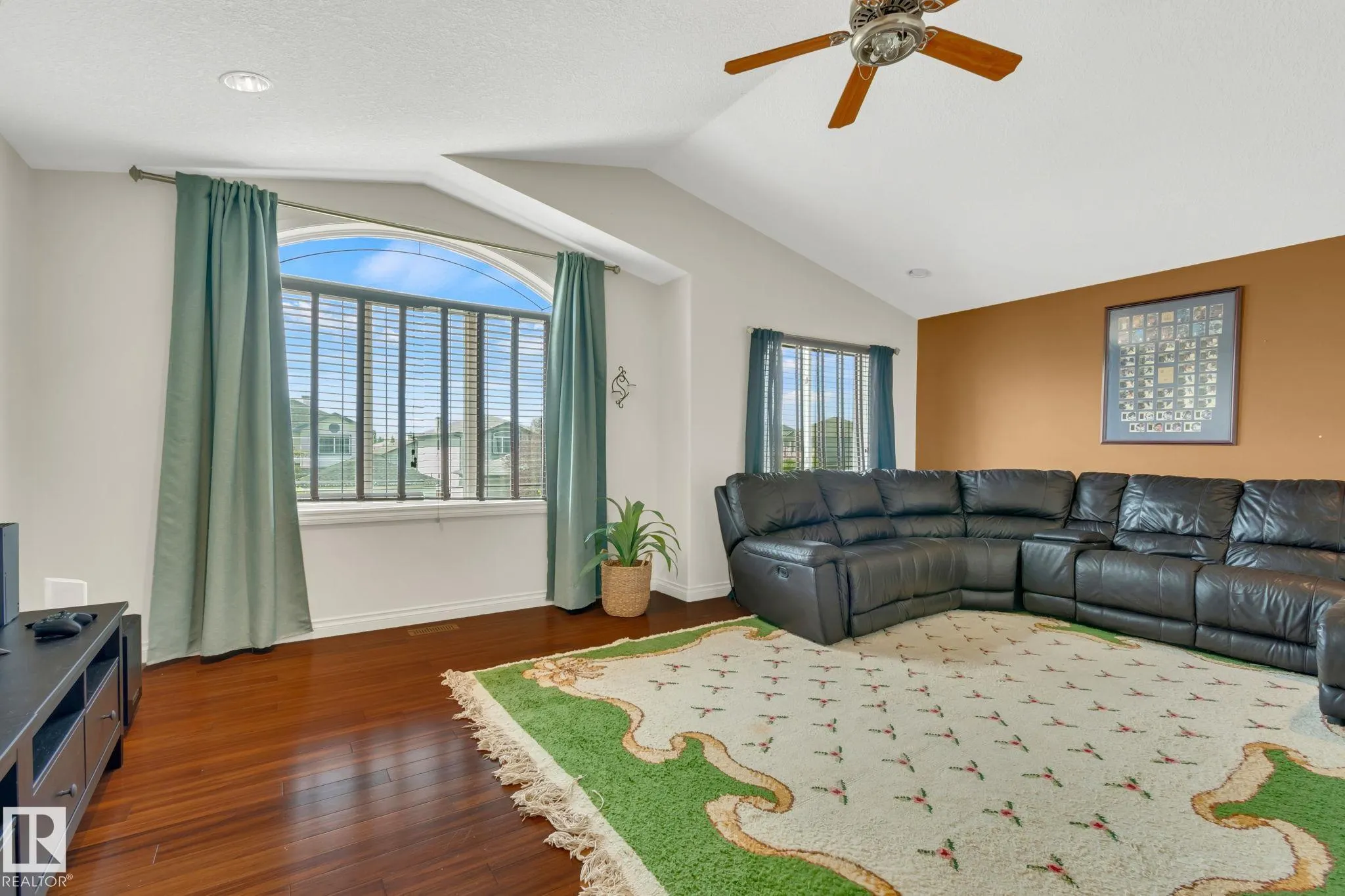 77 LAKEWOOD Boulevard