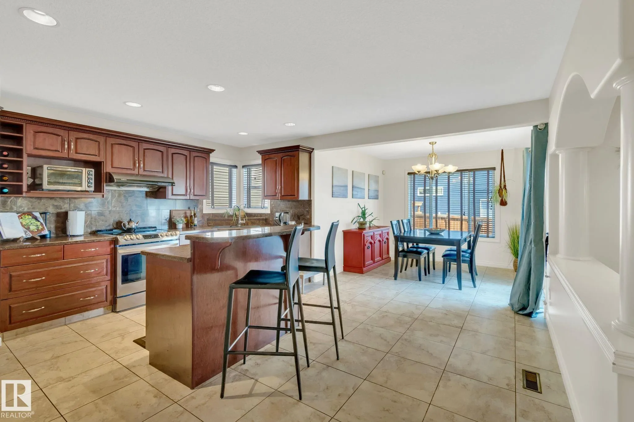 77 LAKEWOOD Boulevard