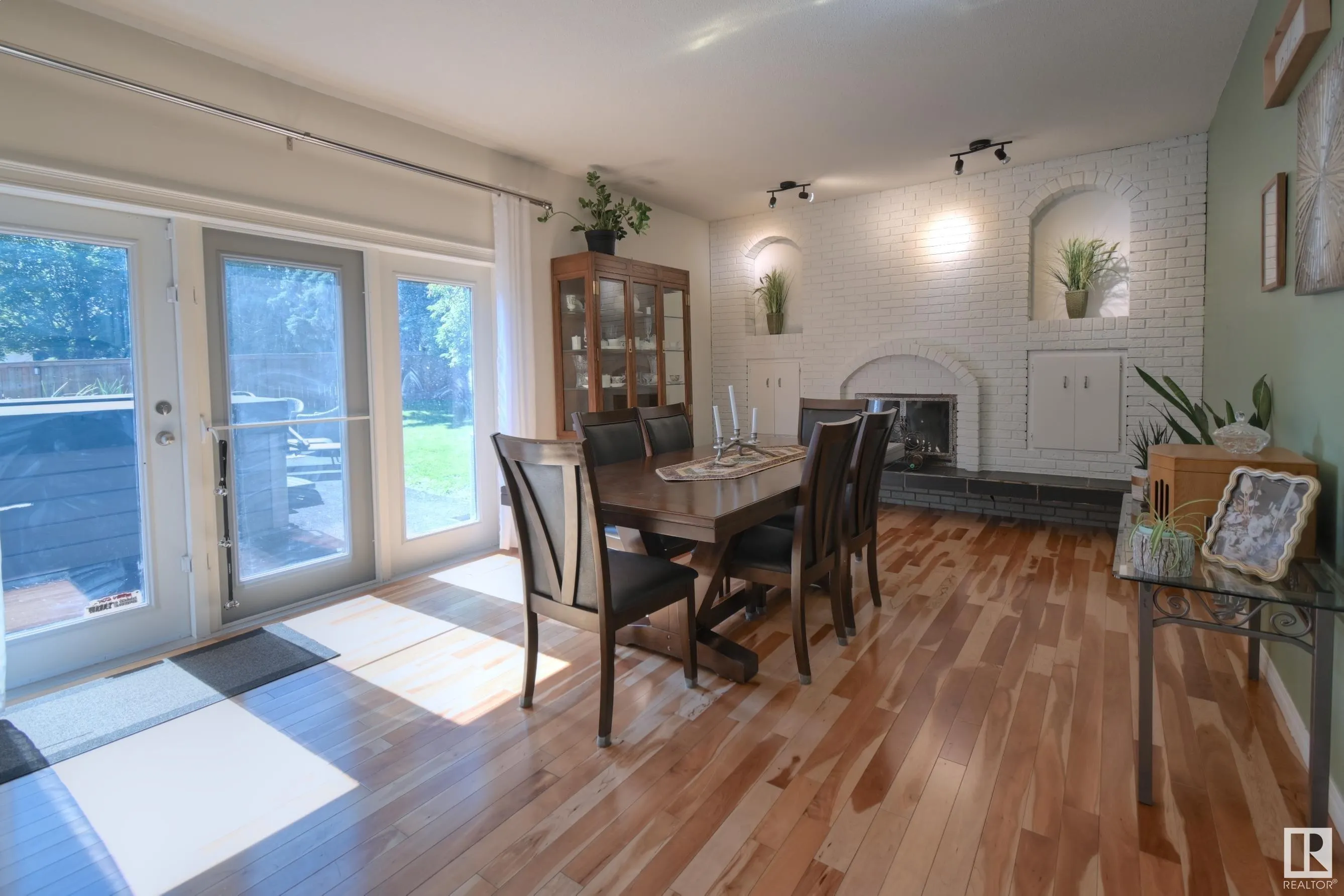 7 MARLBORO Place