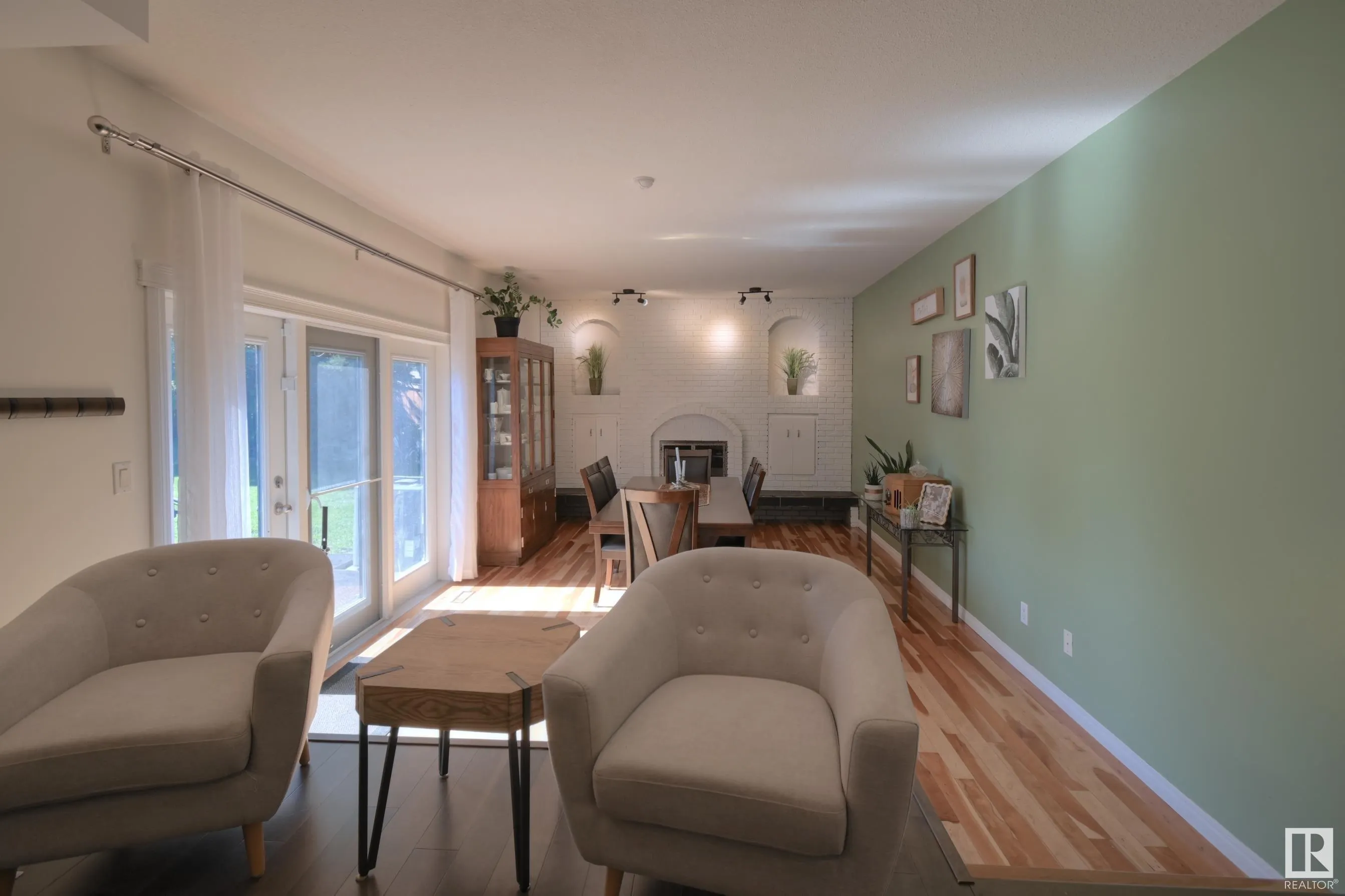 7 MARLBORO Place